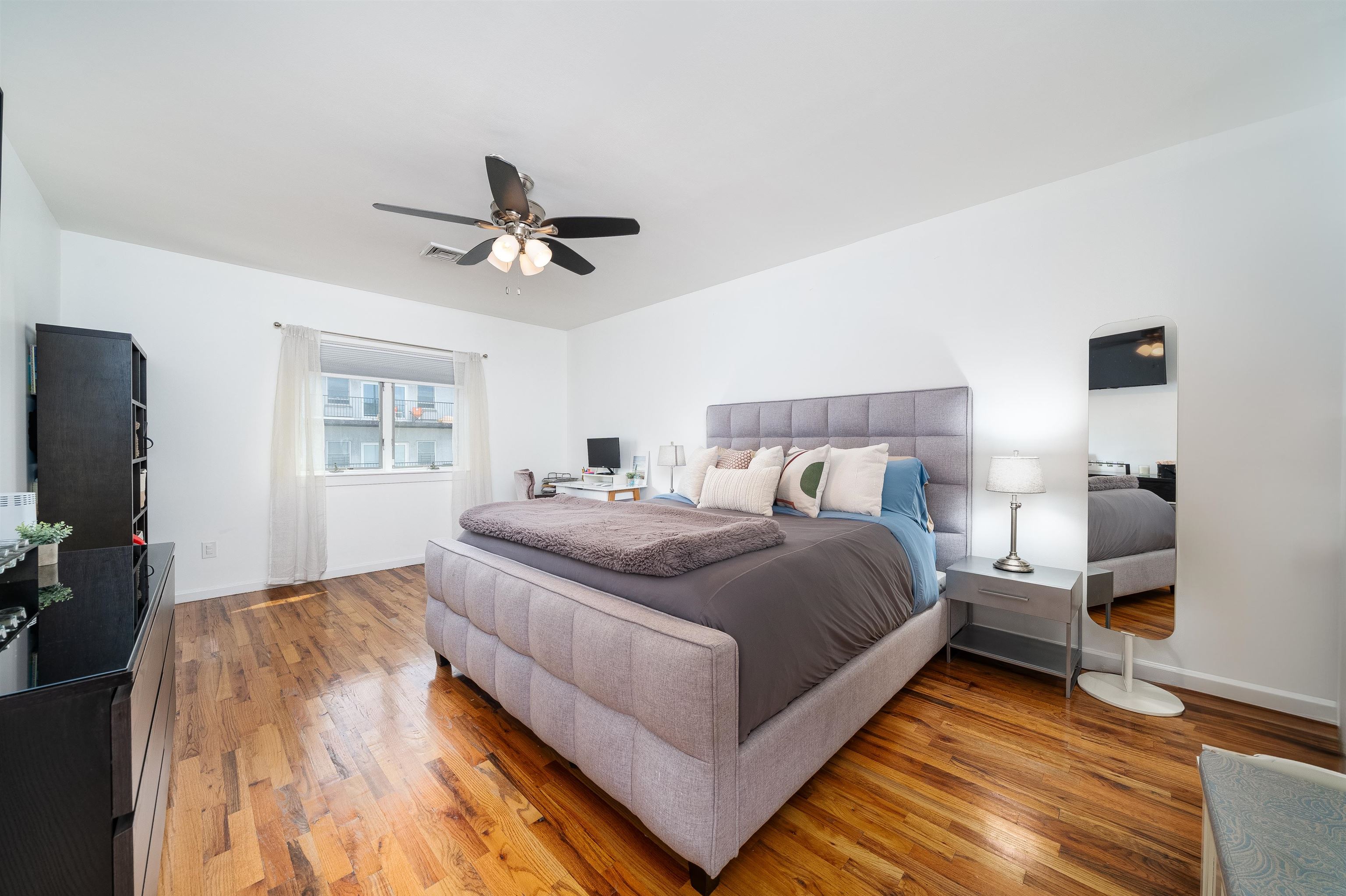 205 ADAMS ST Unit: 4