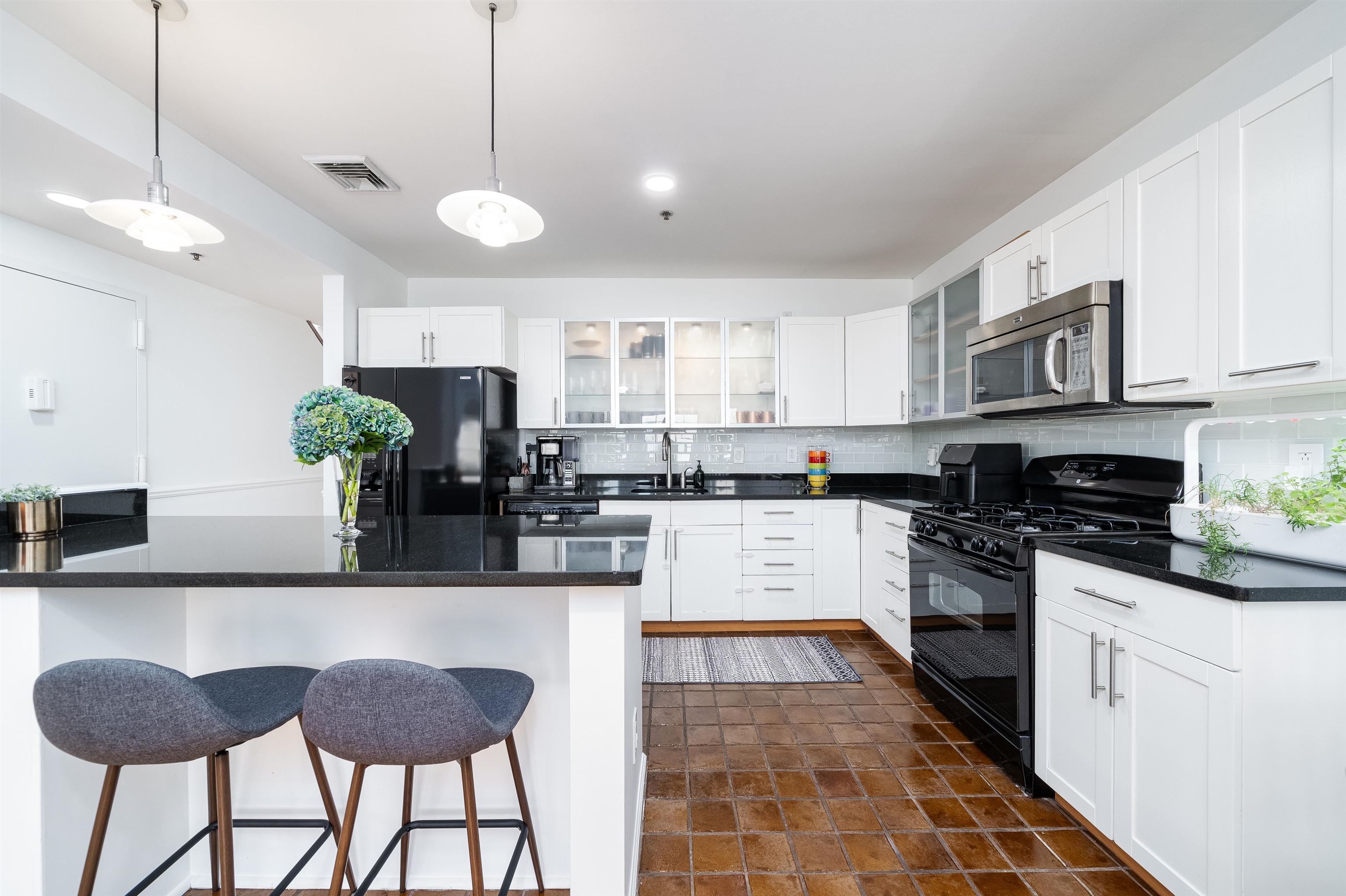 205 ADAMS ST Unit: 4