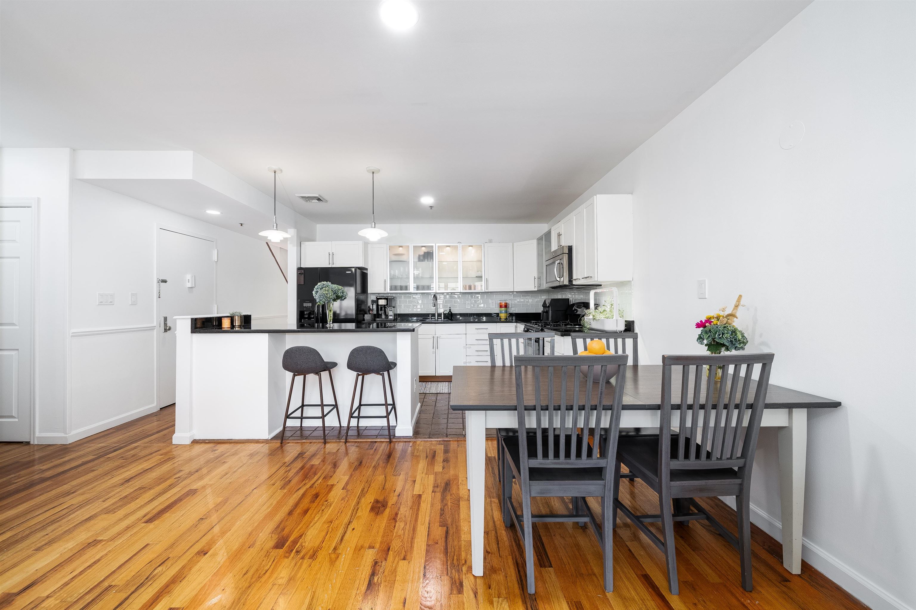205 ADAMS ST Unit: 4