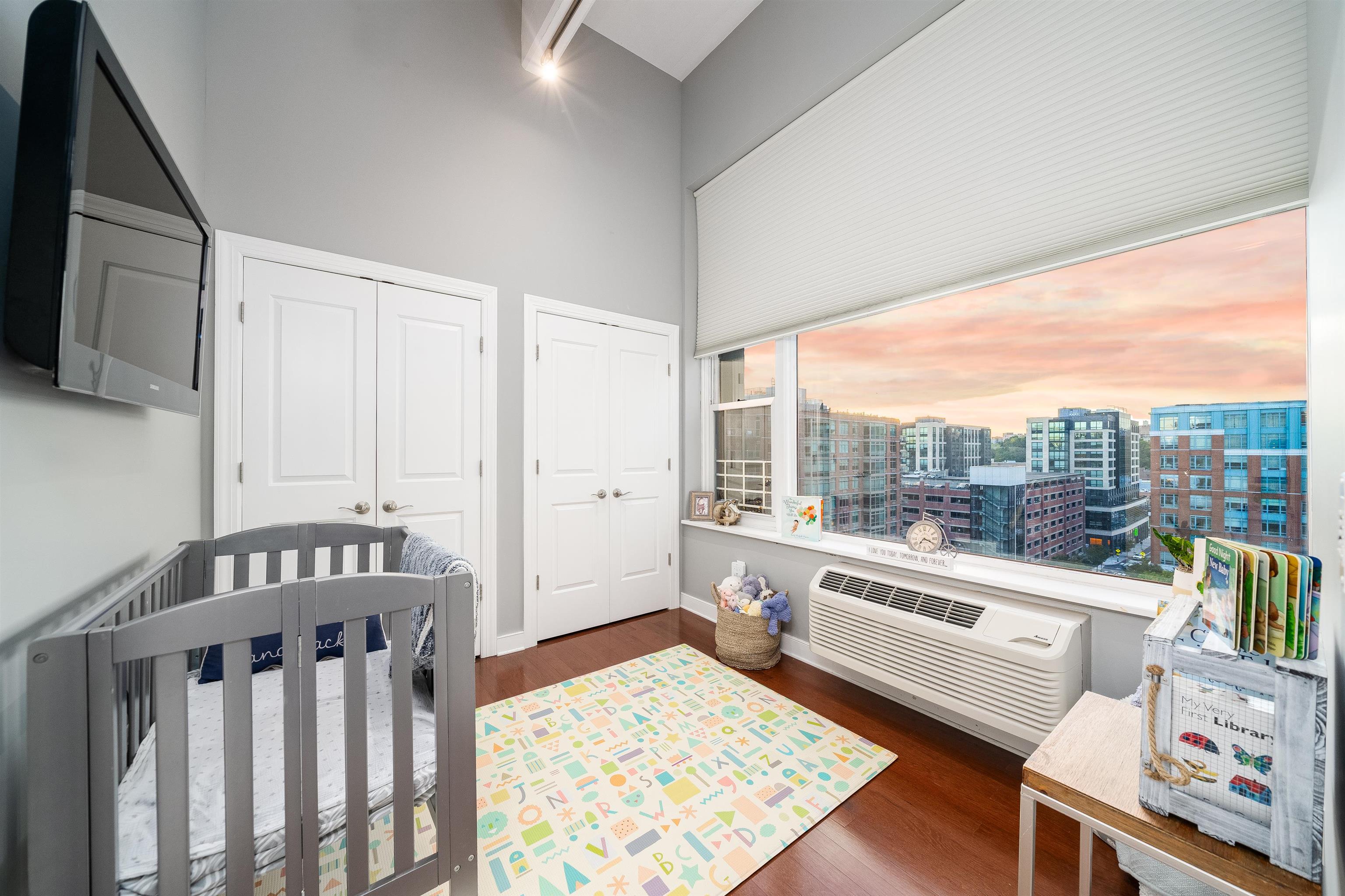 1500 HUDSON ST Unit: 8R