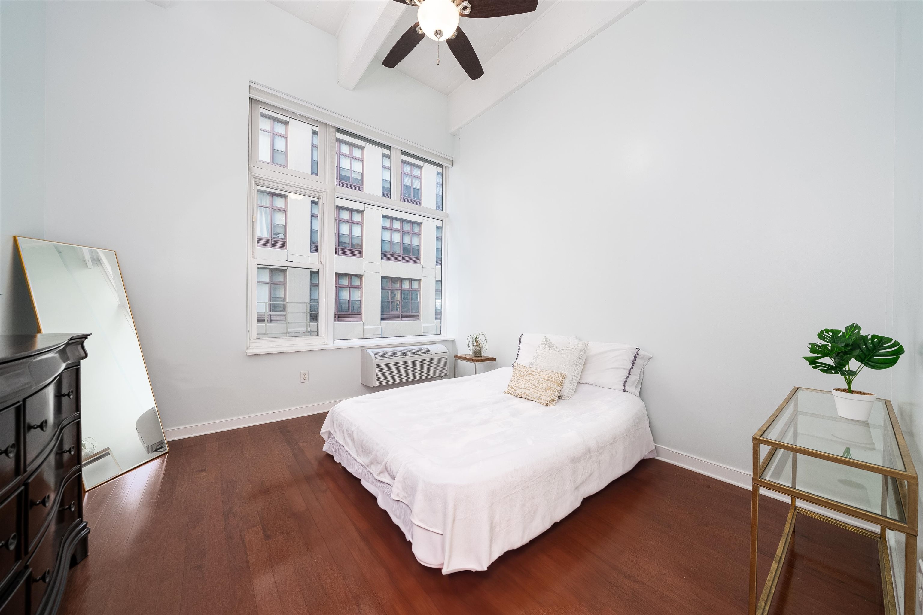1500 HUDSON ST Unit: 8R