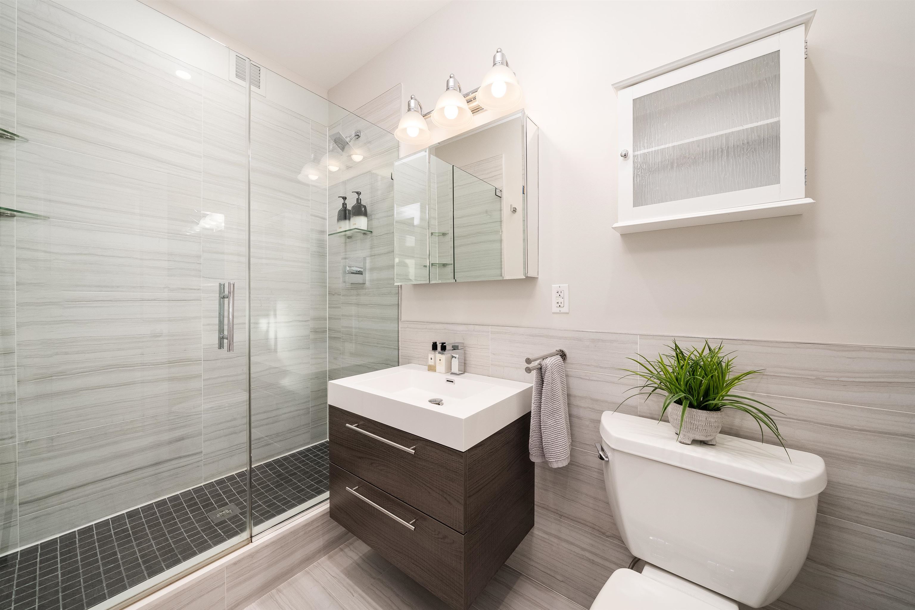 1500 HUDSON ST Unit: 8R