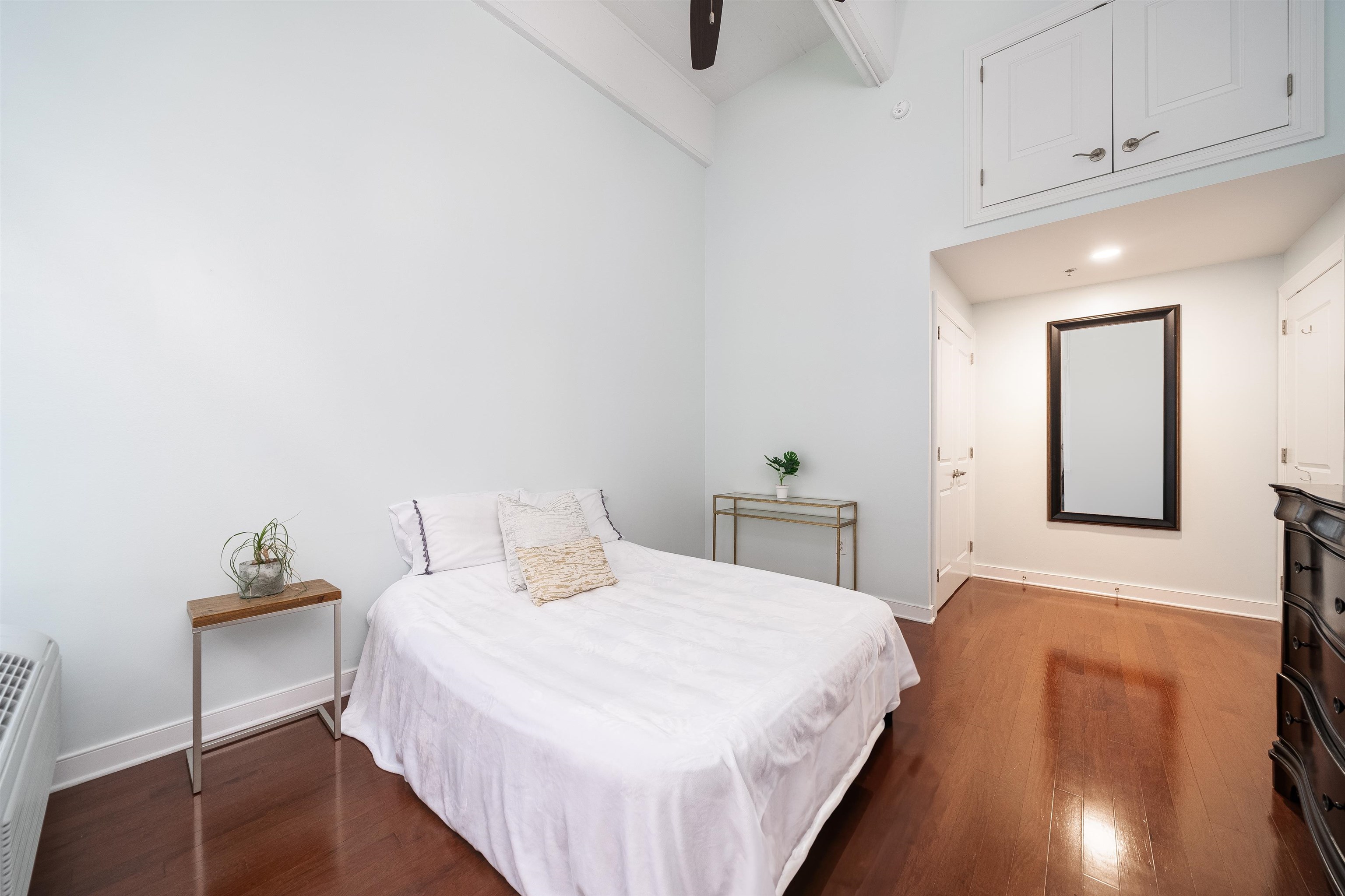 1500 HUDSON ST Unit: 8R
