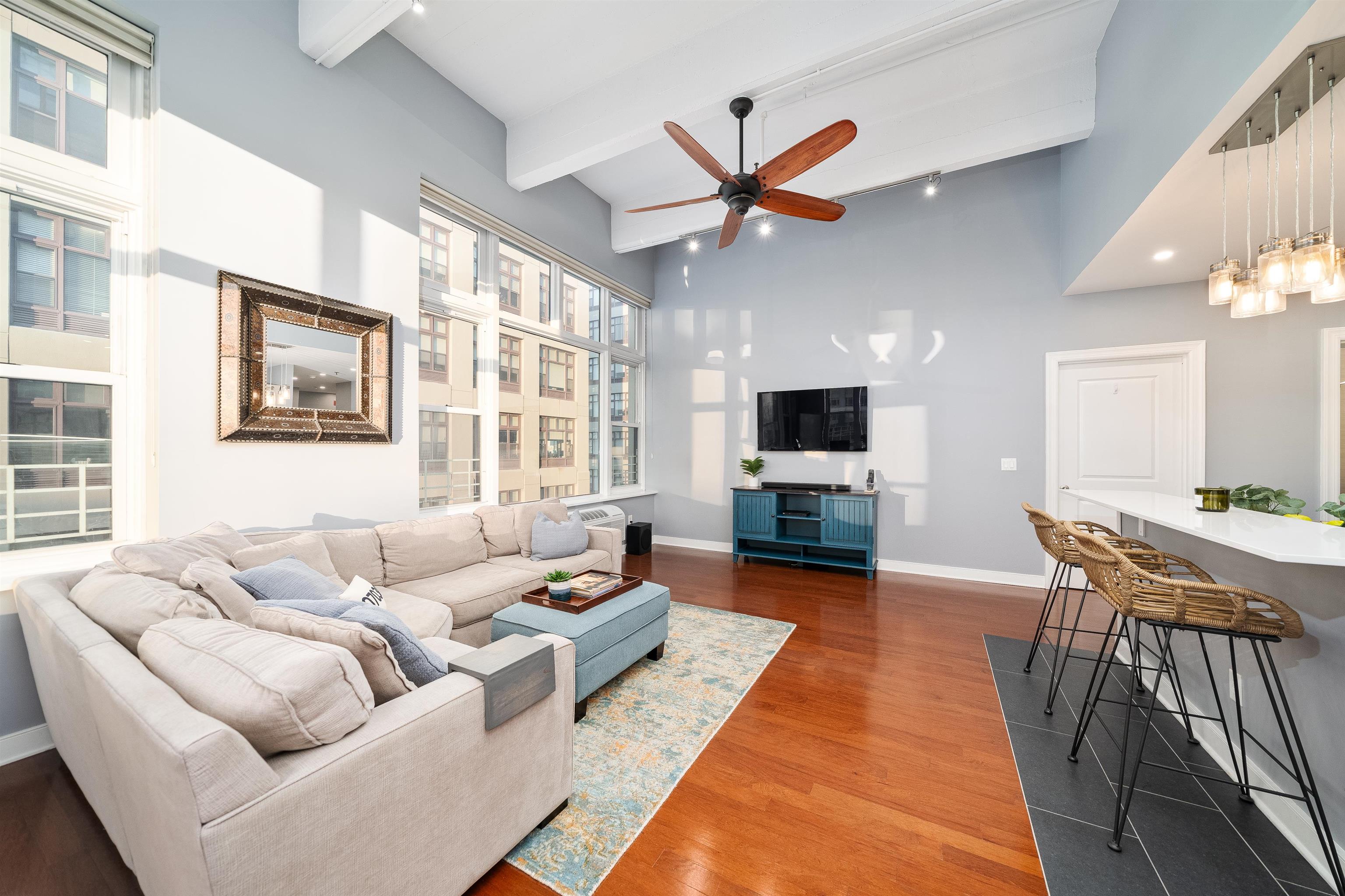1500 HUDSON ST Unit: 8R
