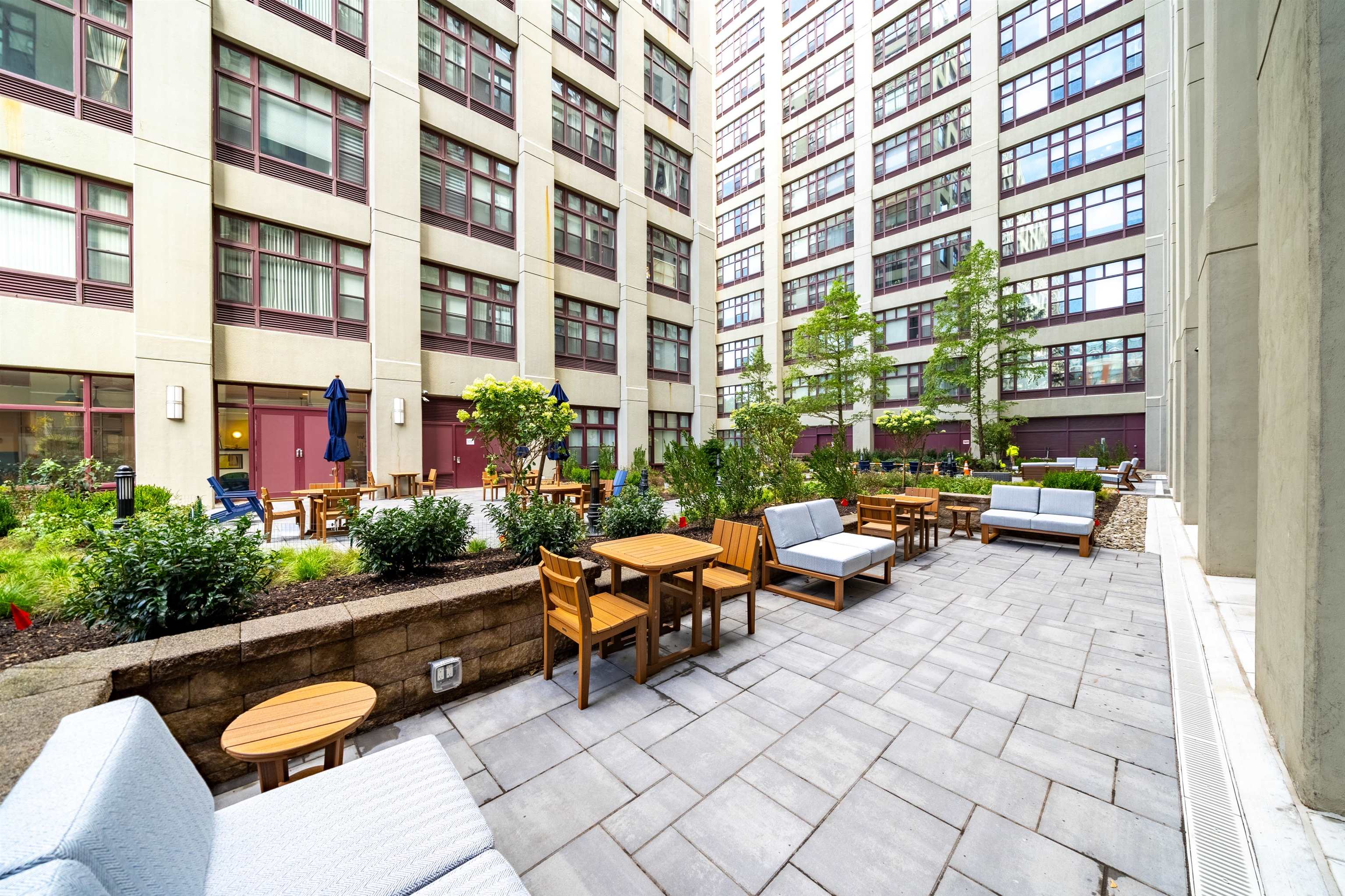 1500 HUDSON ST Unit: 8R