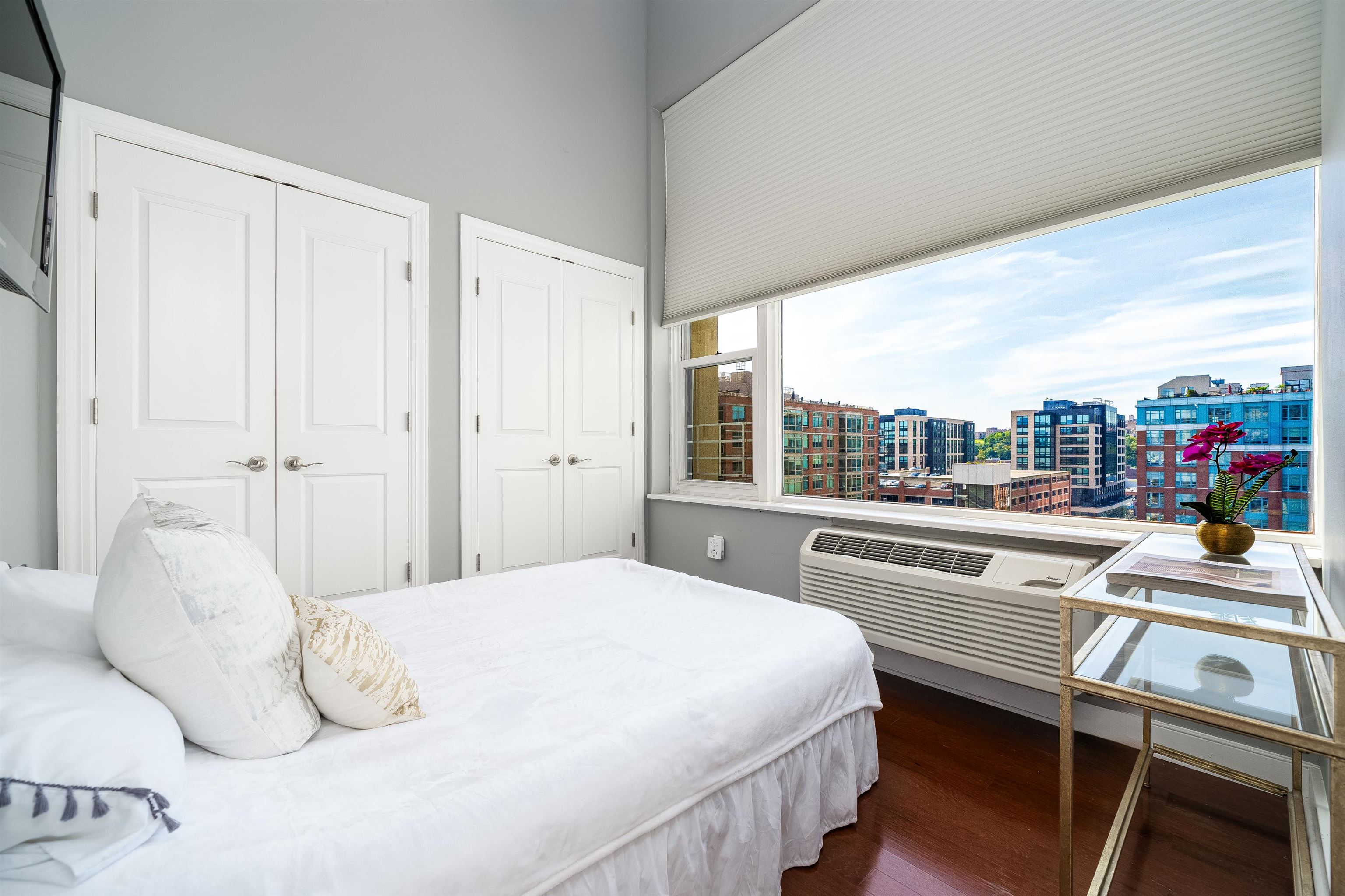 1500 HUDSON ST Unit: 8R