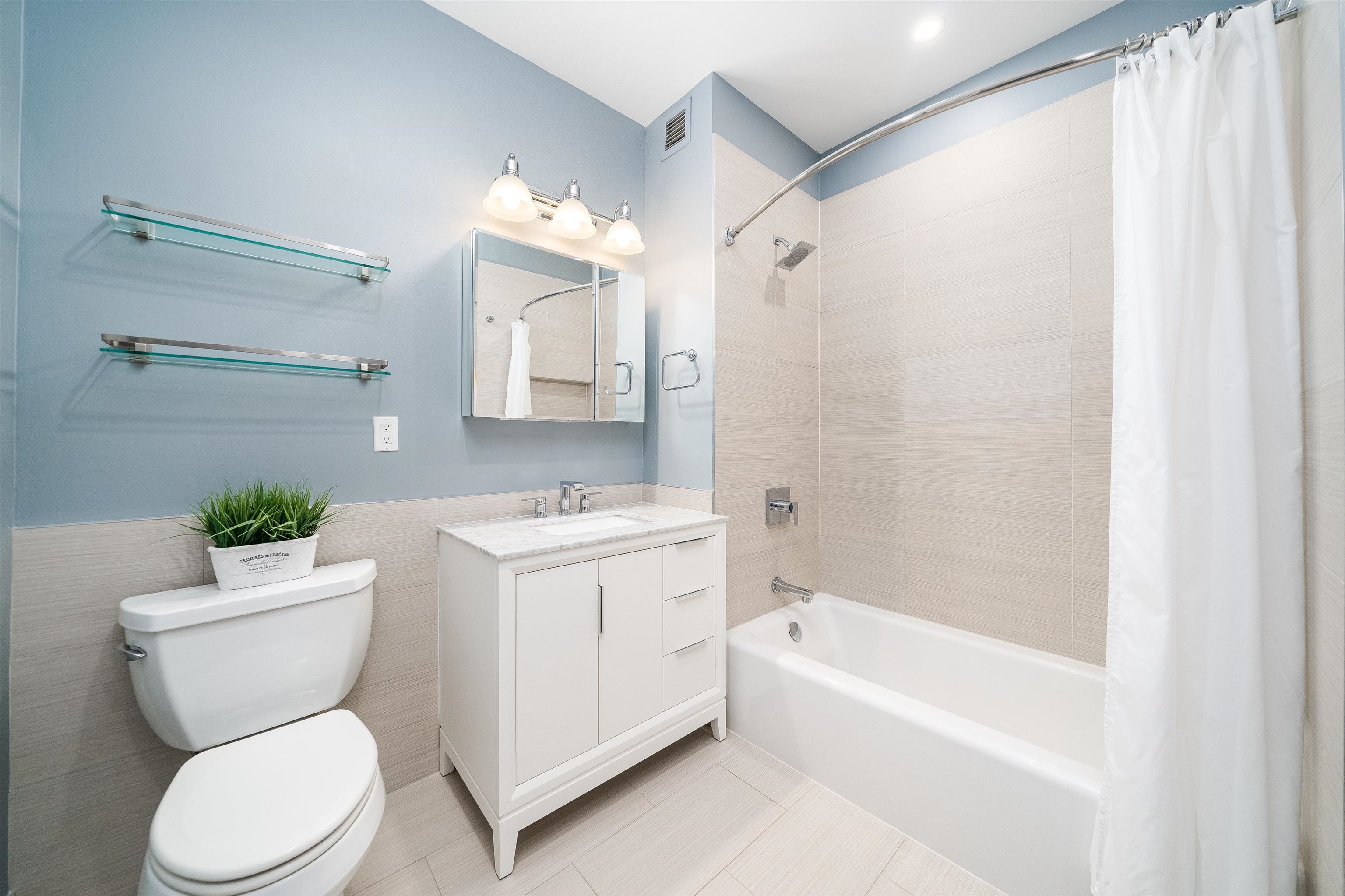 1500 HUDSON ST Unit: 8R