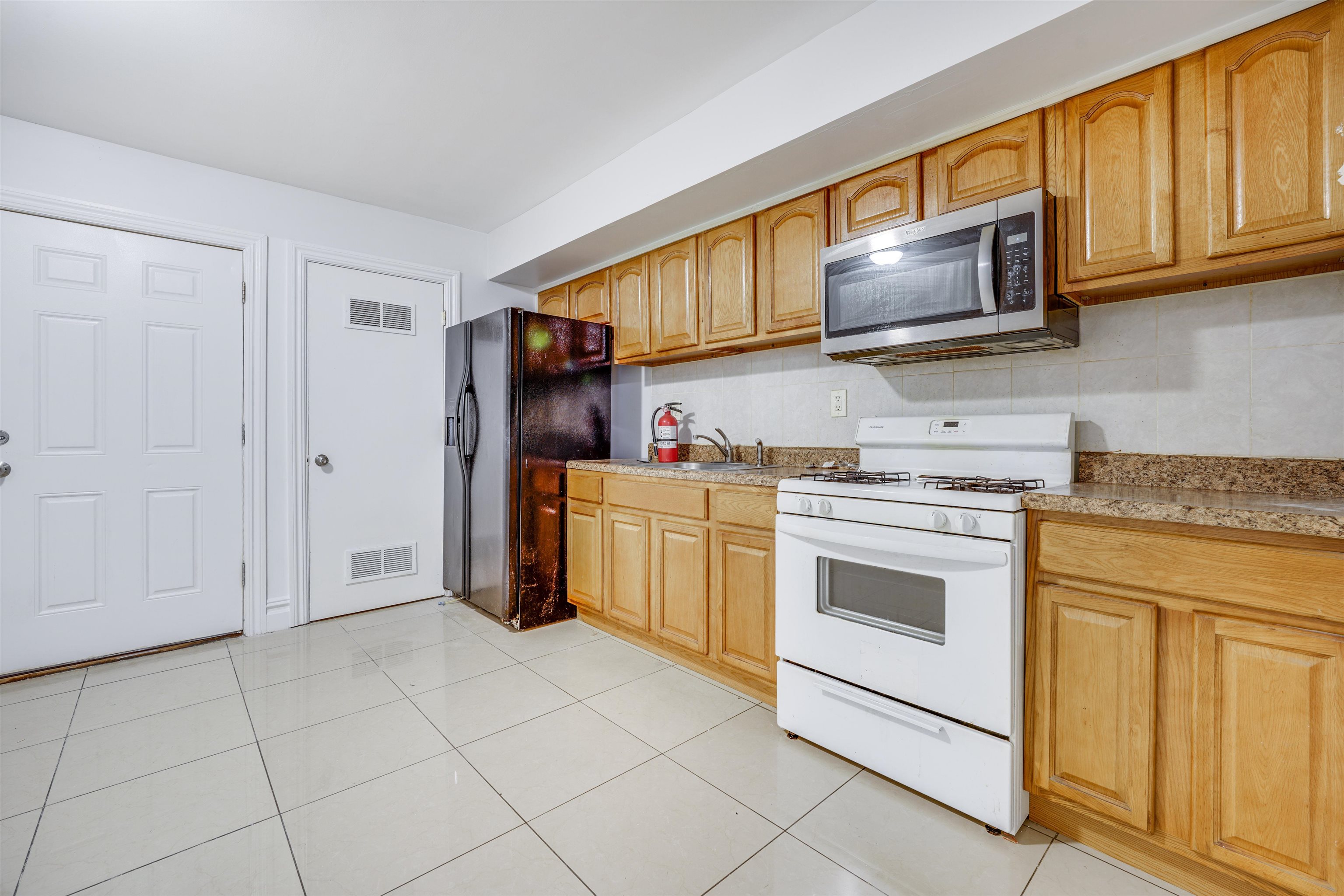 28 VAN CLEEF ST Unit G