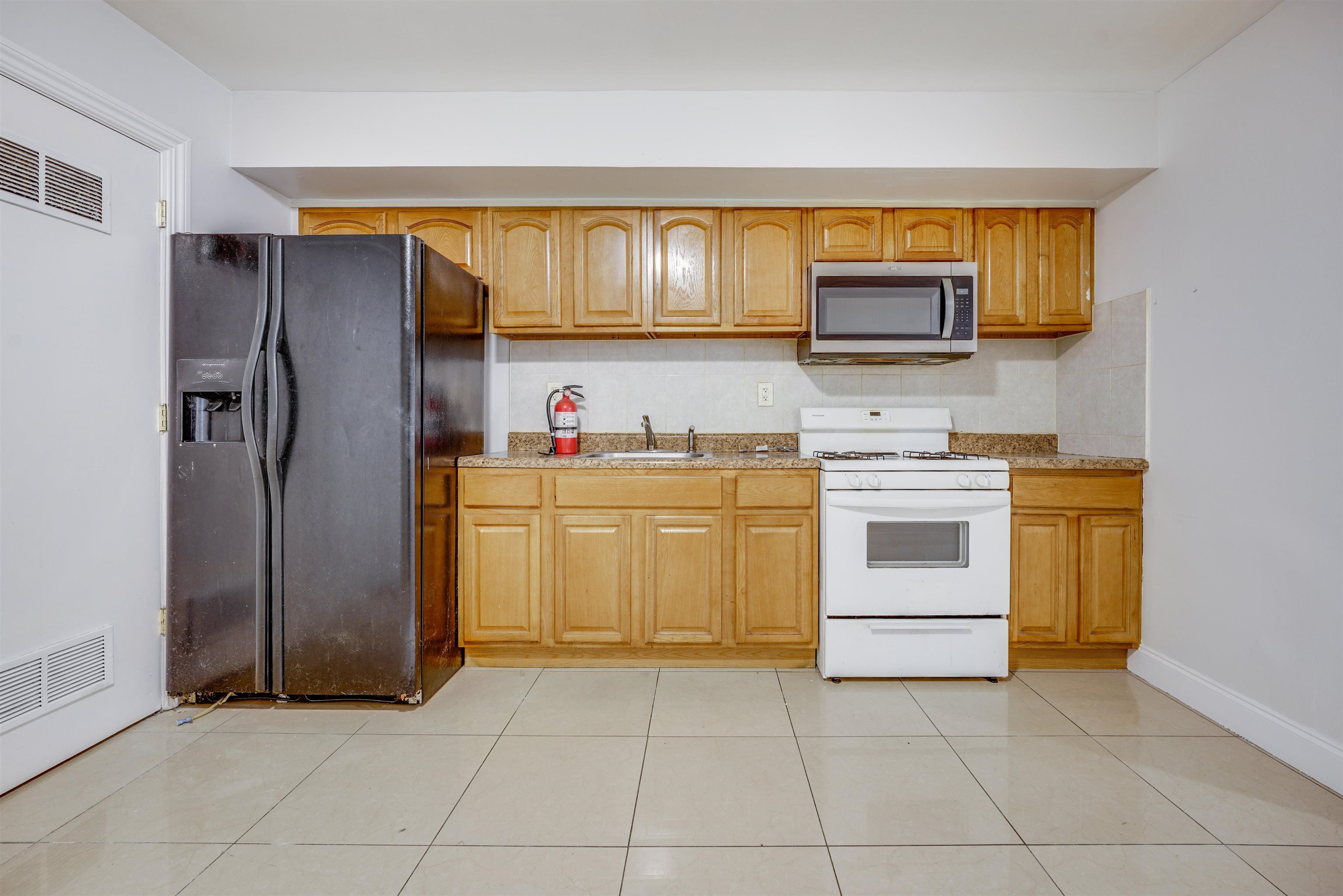 28 VAN CLEEF ST Unit G