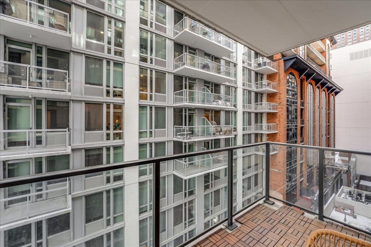 160 1ST ST Unit 713