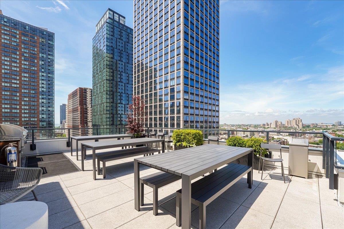 160 1ST ST Unit 713