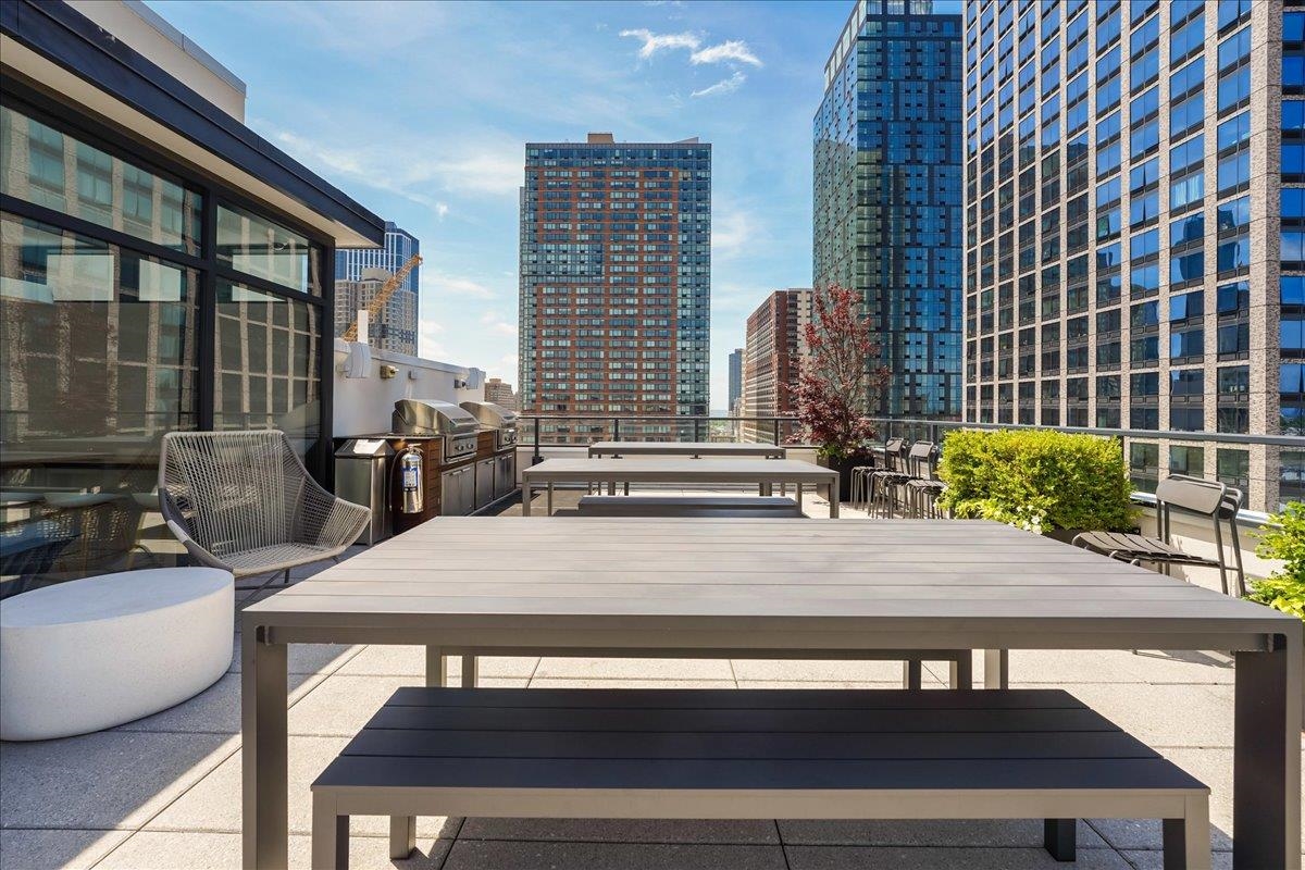 160 1ST ST Unit 713