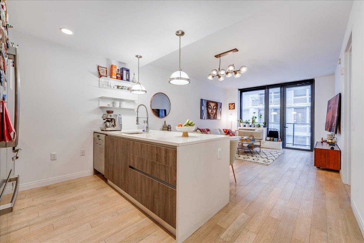 160 1ST ST Unit 713