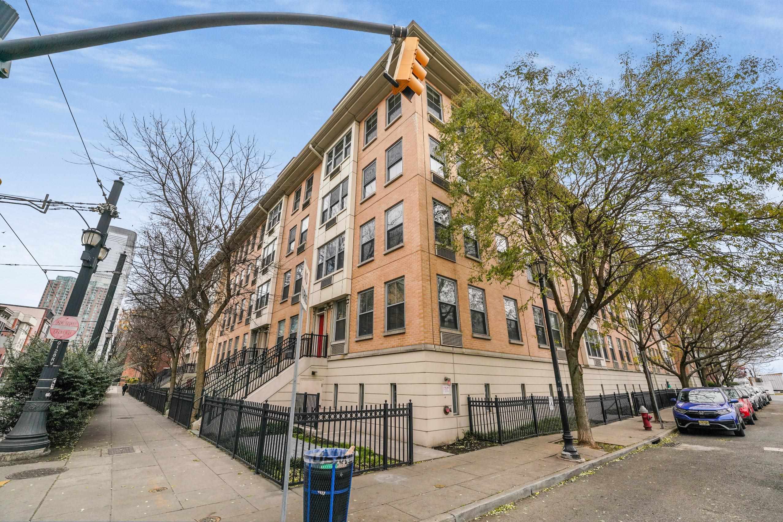 149 ESSEX ST Unit 2R