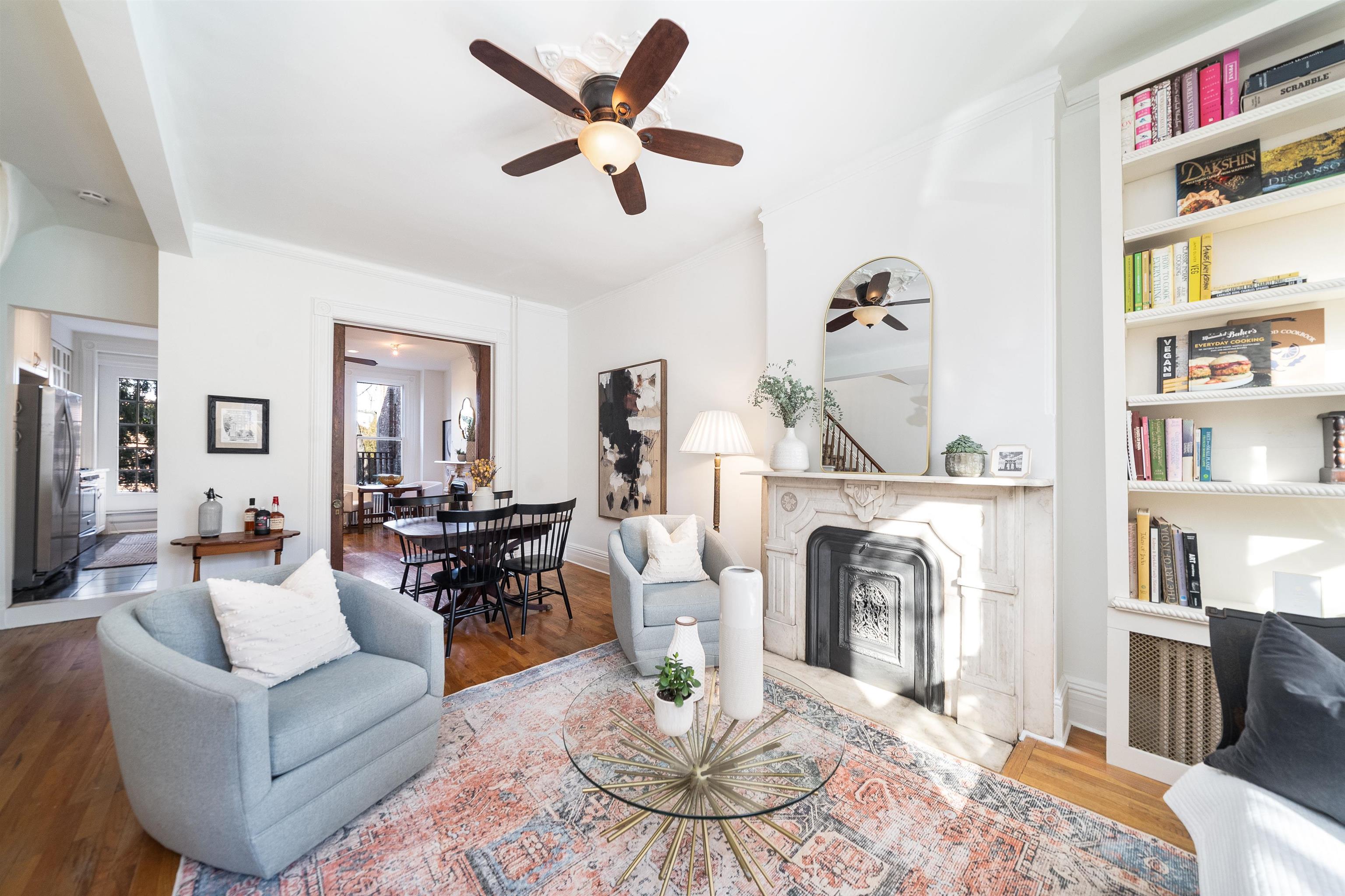 293 MONMOUTH ST