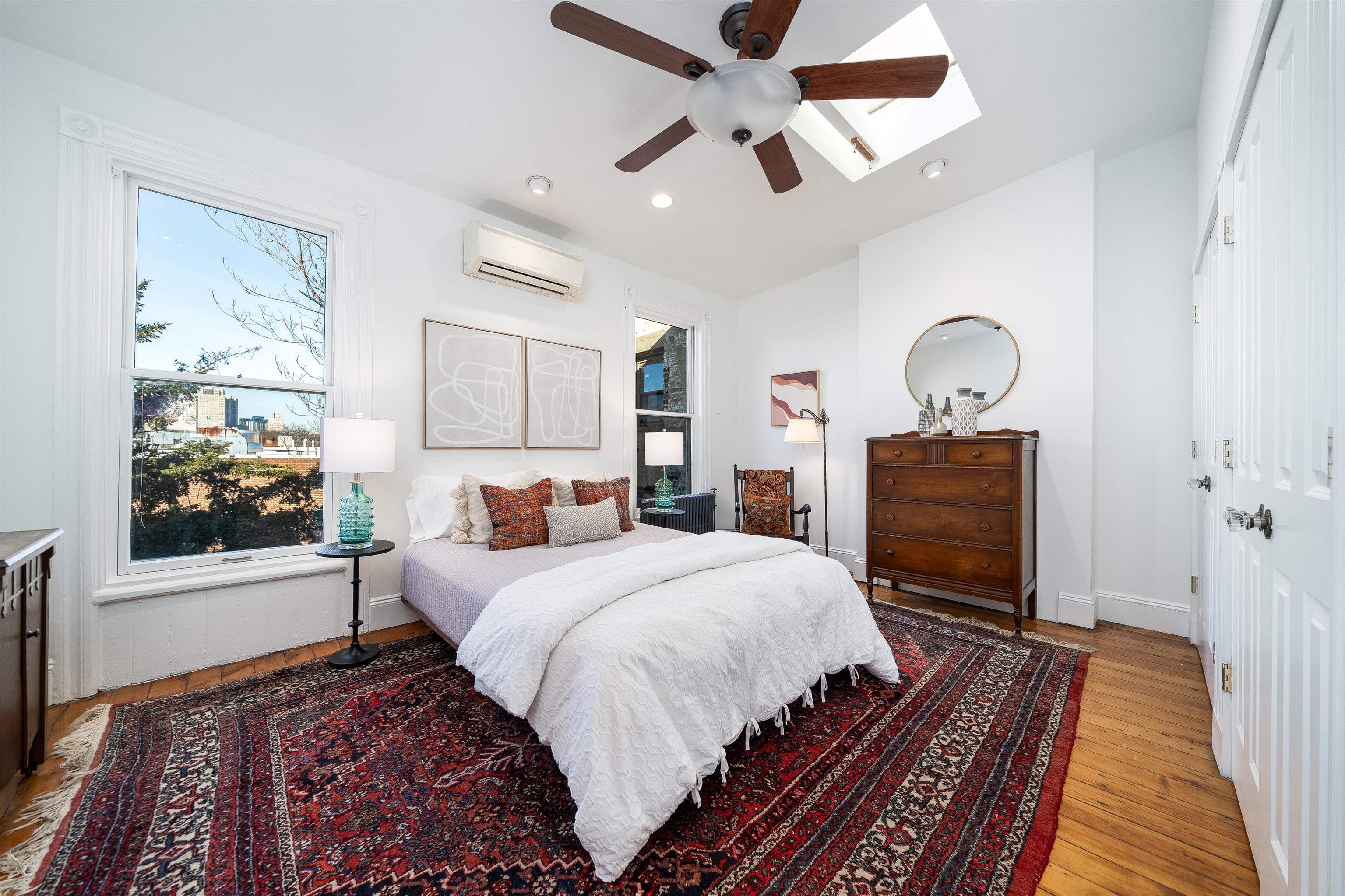 293 MONMOUTH ST