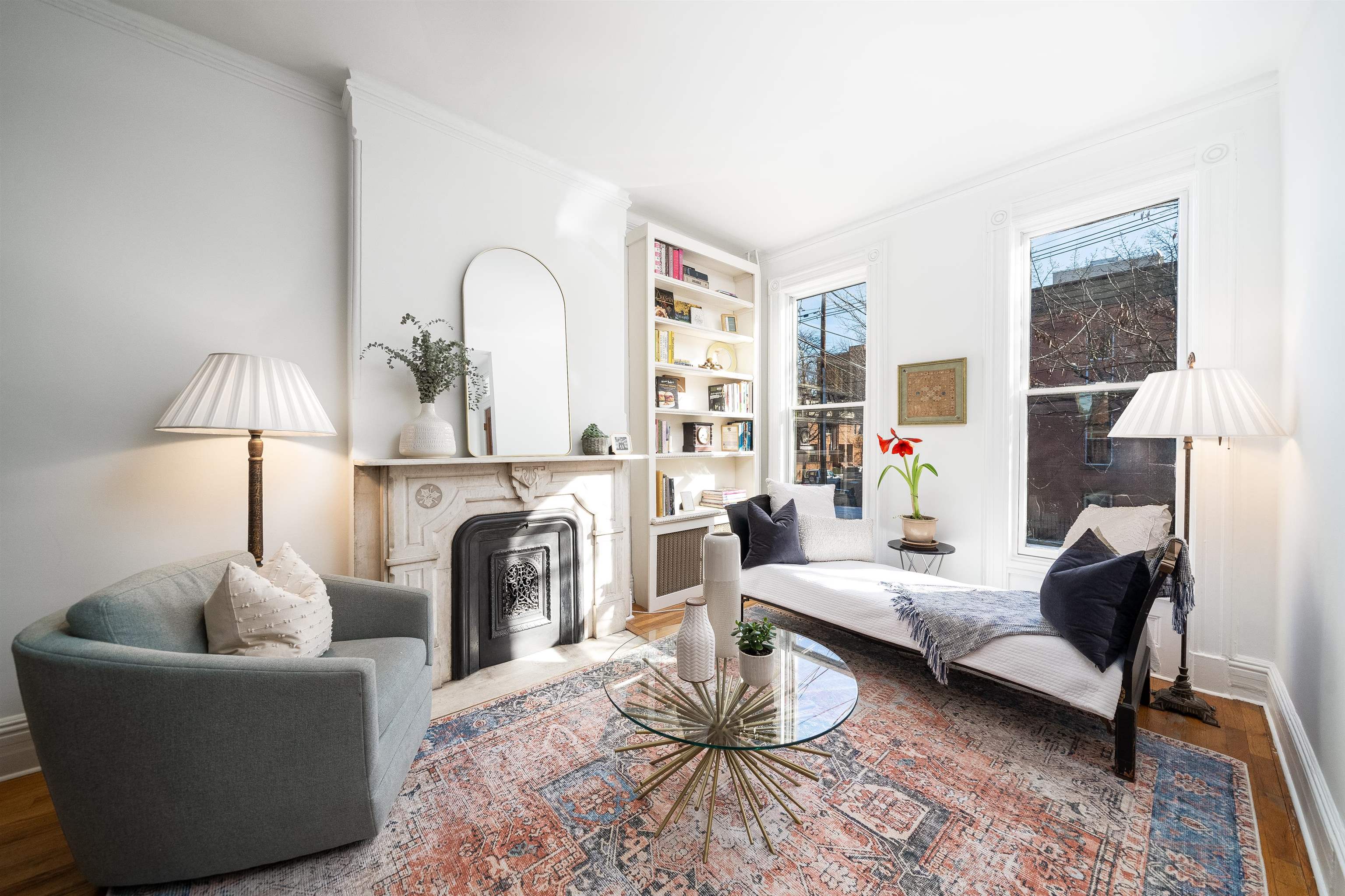293 MONMOUTH ST