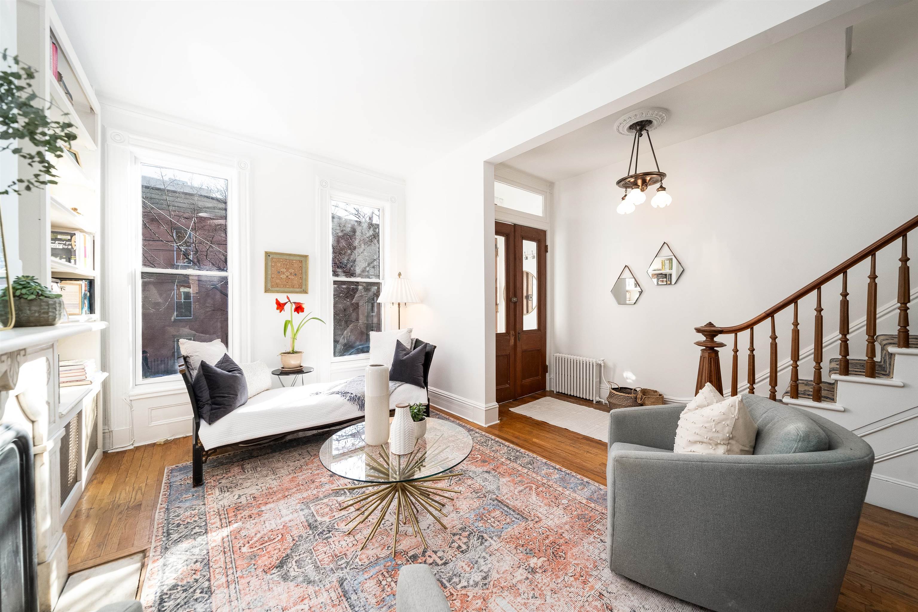 293 MONMOUTH ST