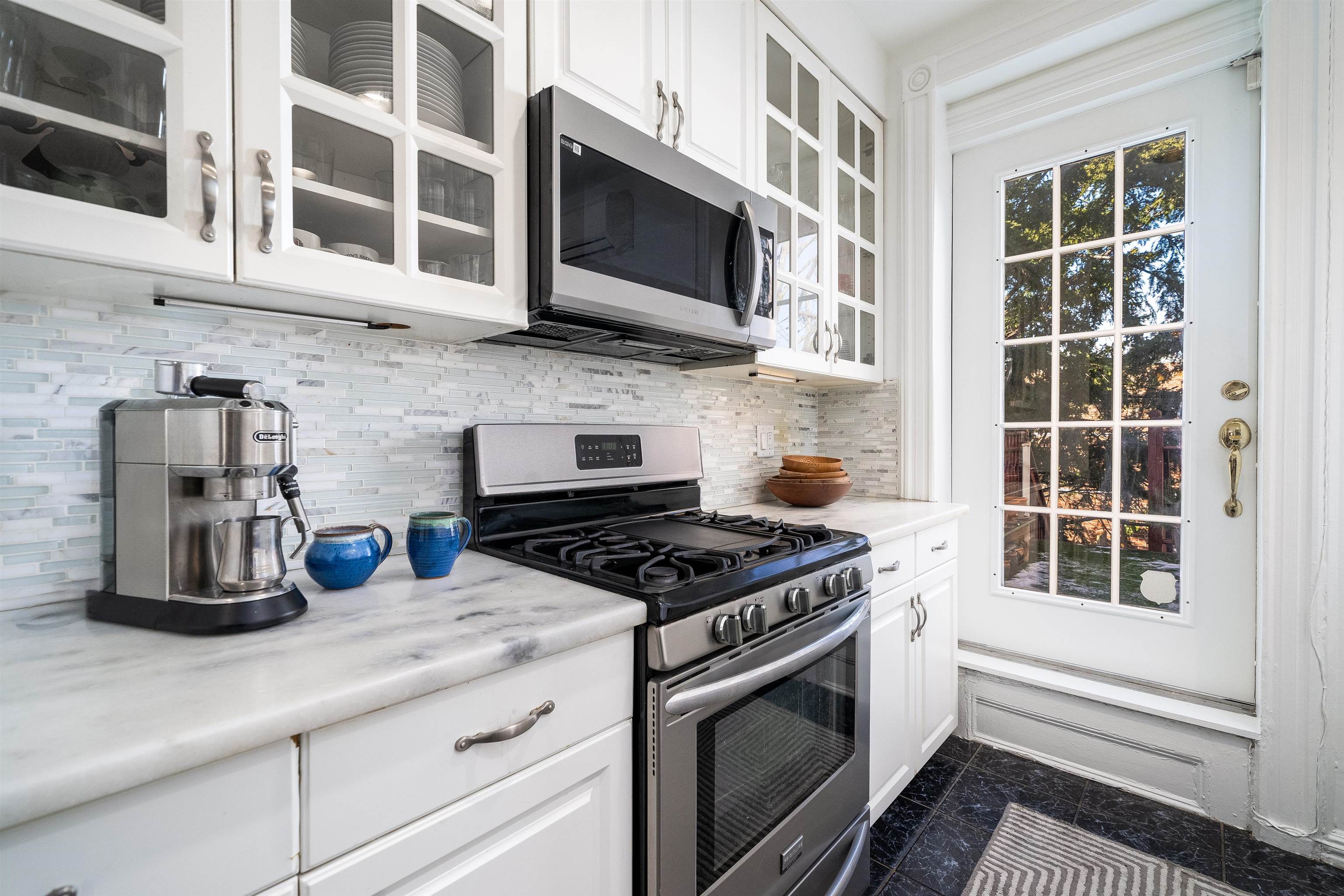 293 MONMOUTH ST