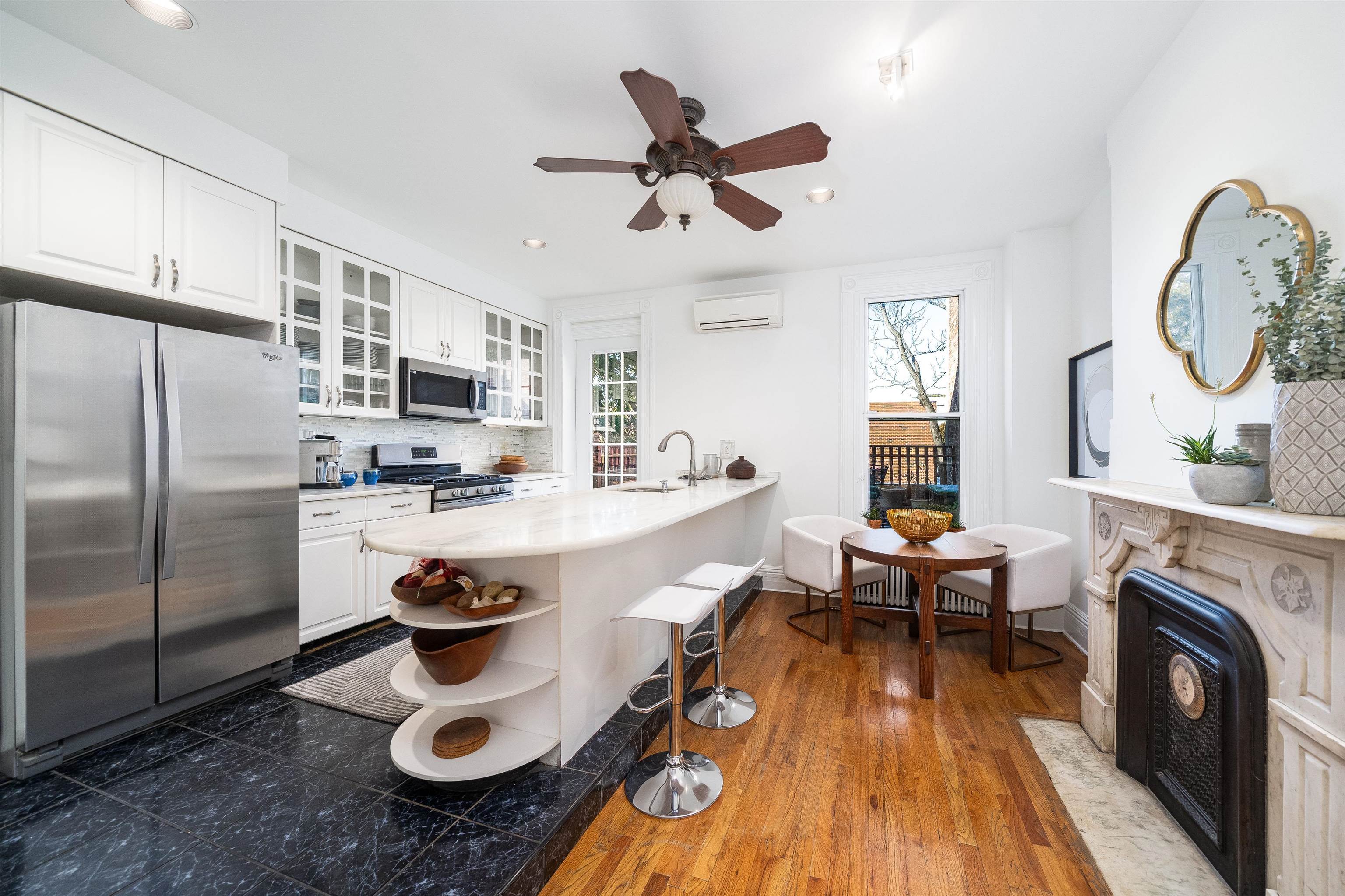 293 MONMOUTH ST