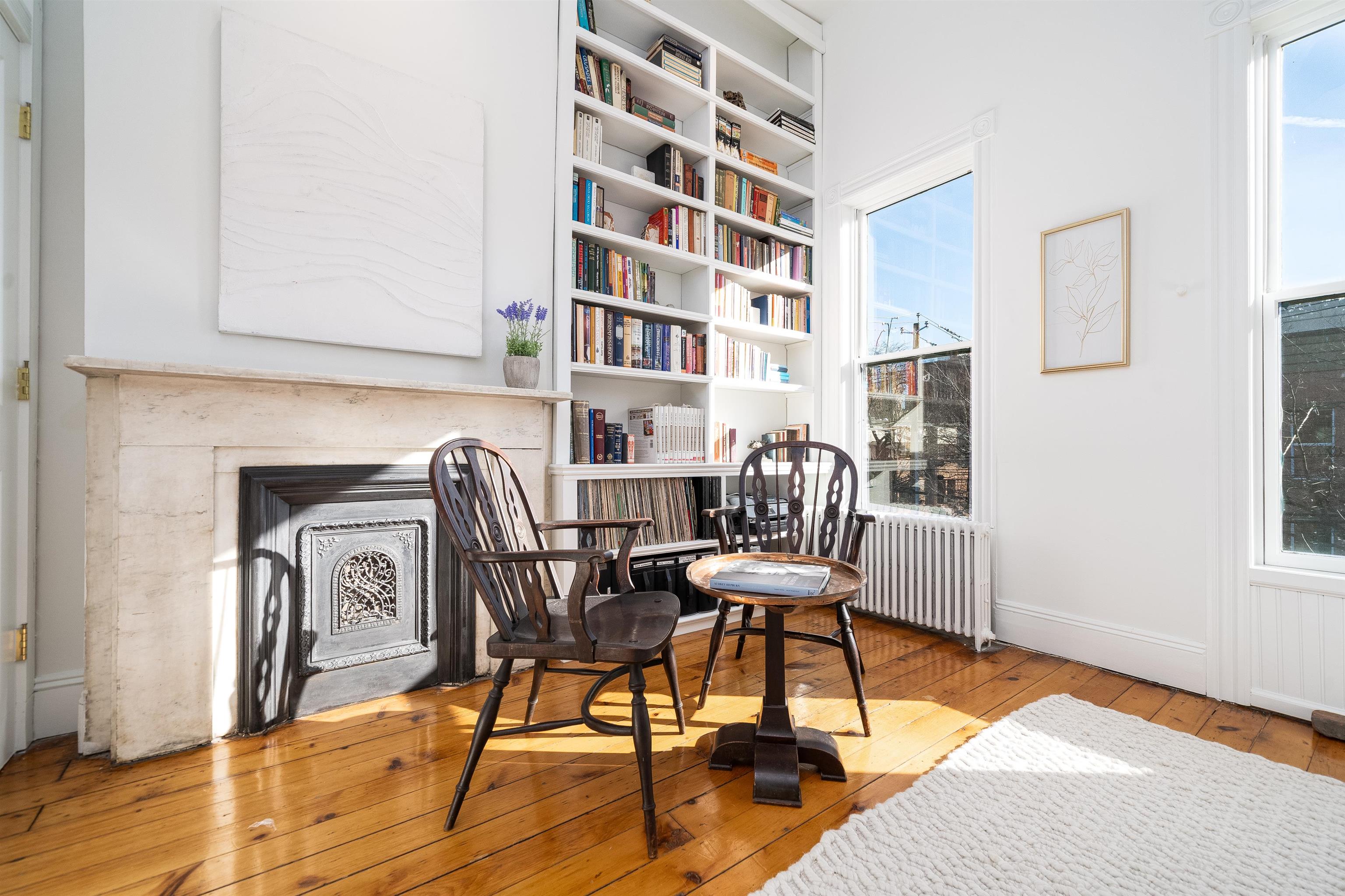 293 MONMOUTH ST