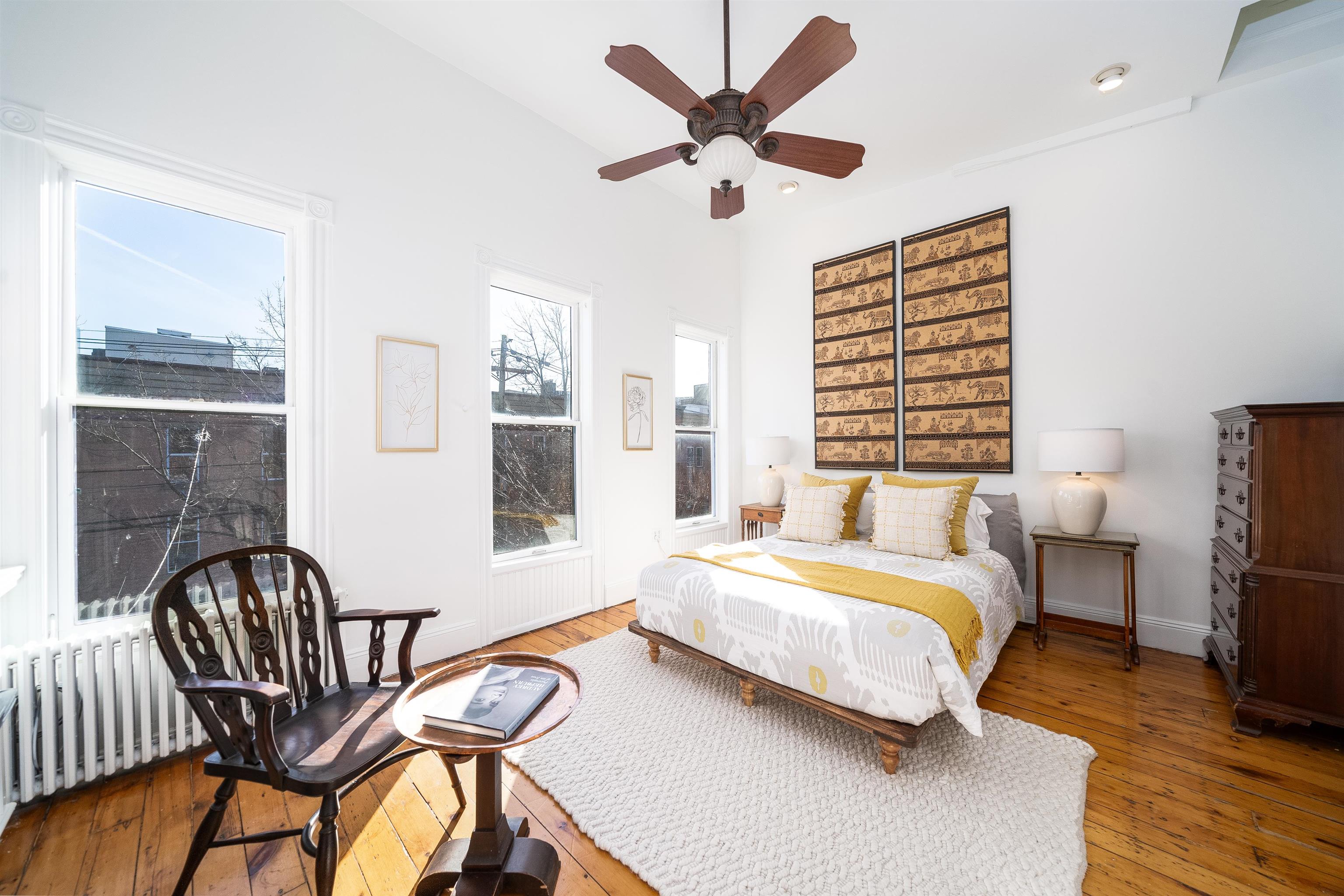 293 MONMOUTH ST