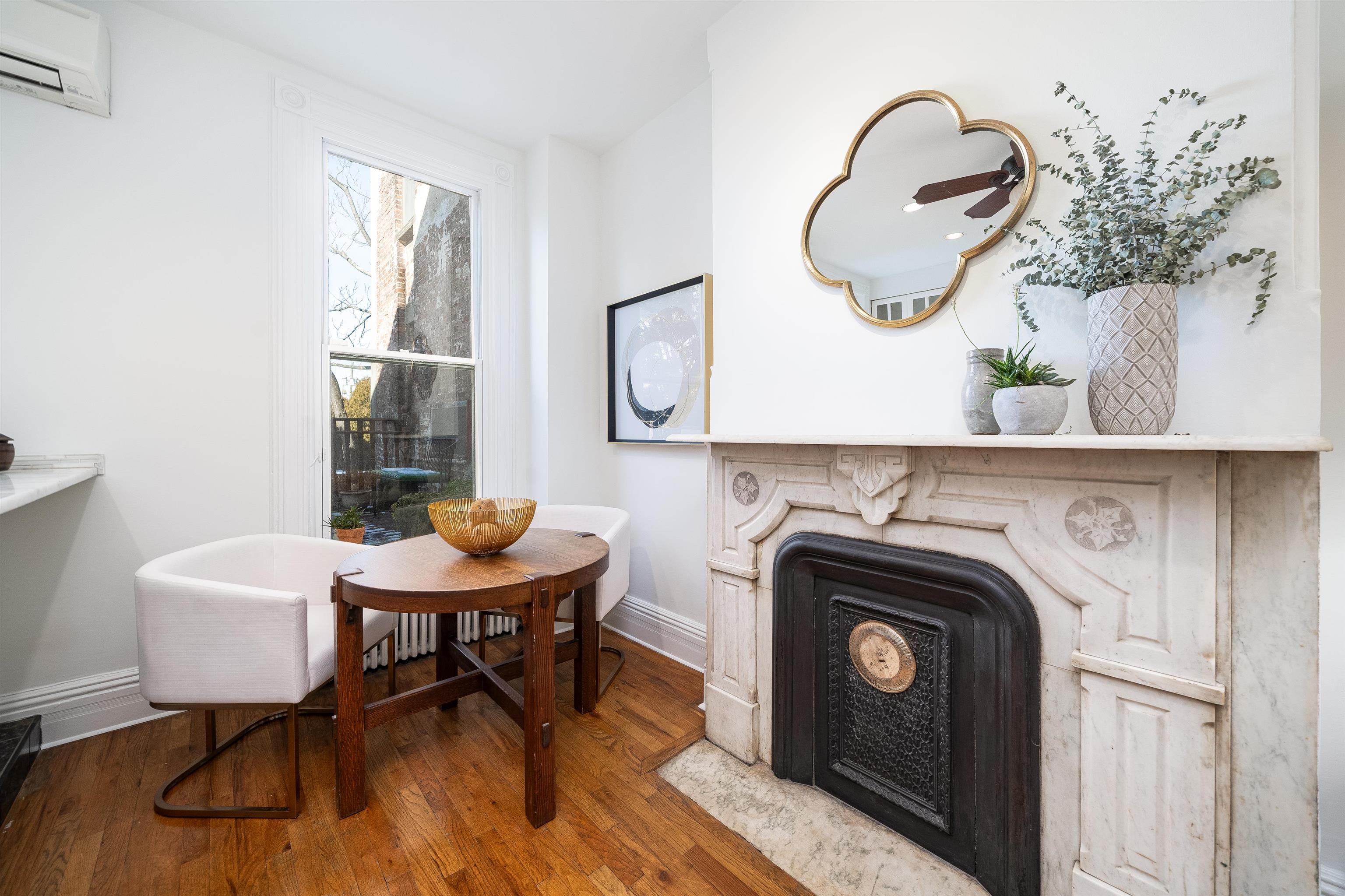 293 MONMOUTH ST