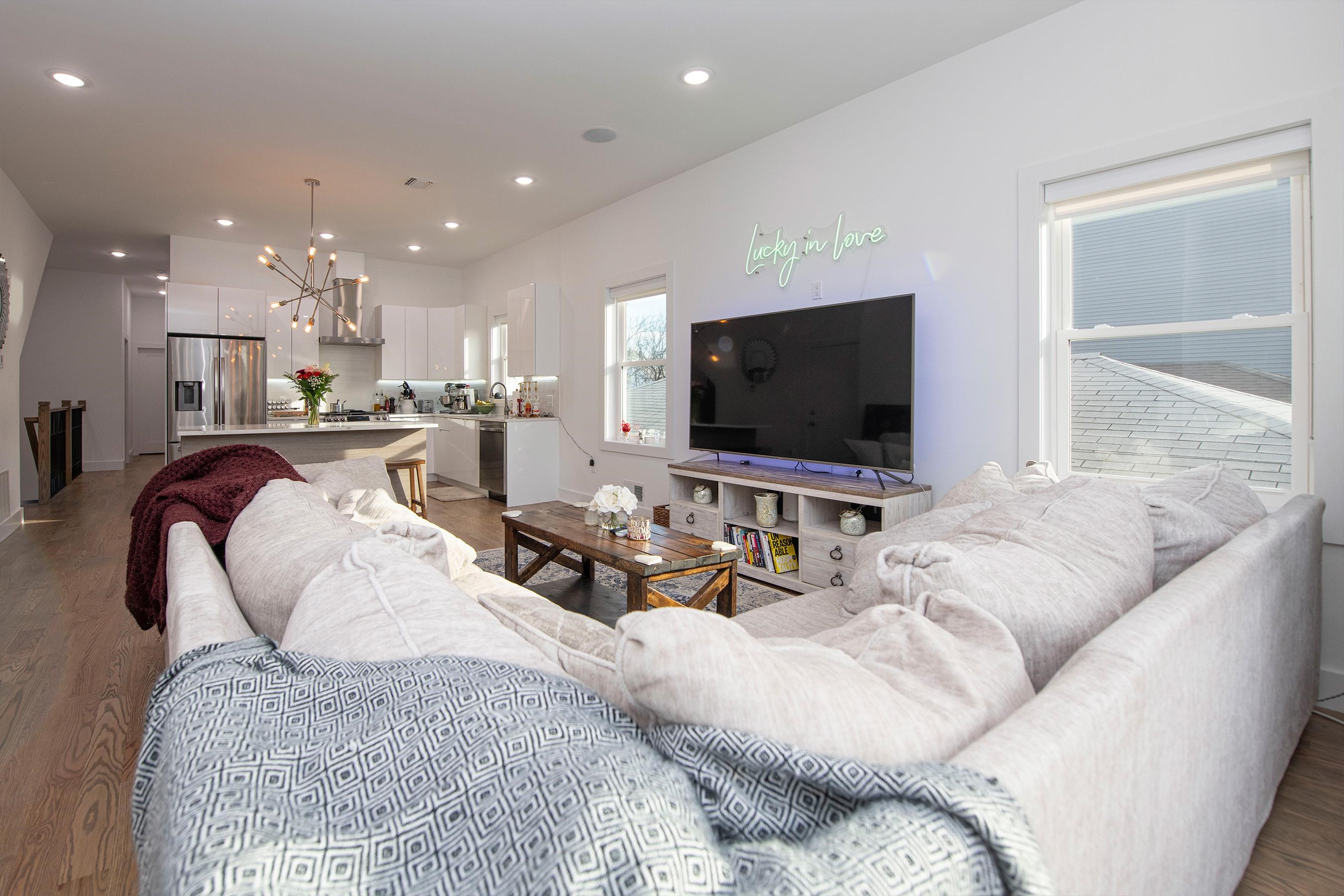296 CLENDENNY AVE Unit 1