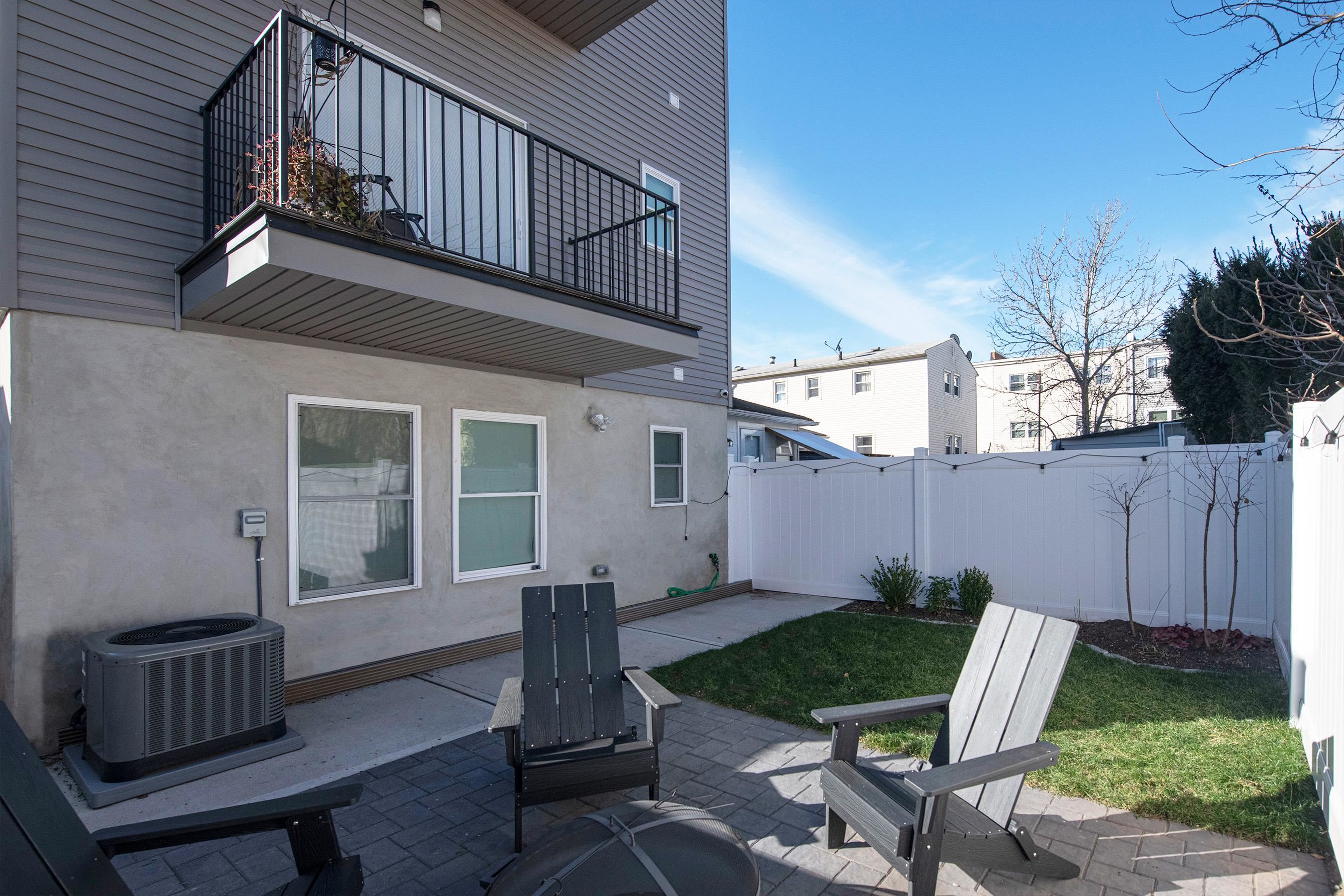 296 CLENDENNY AVE Unit 1