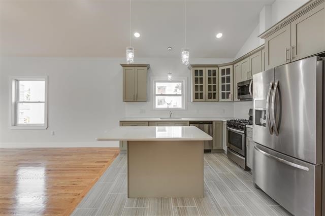 170 WEBSTER AVE Unit: 2