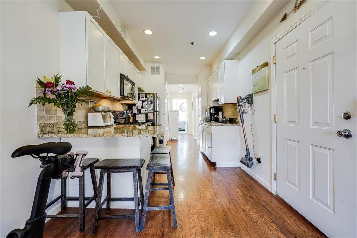 129 WILLOW AVE Unit: 4L