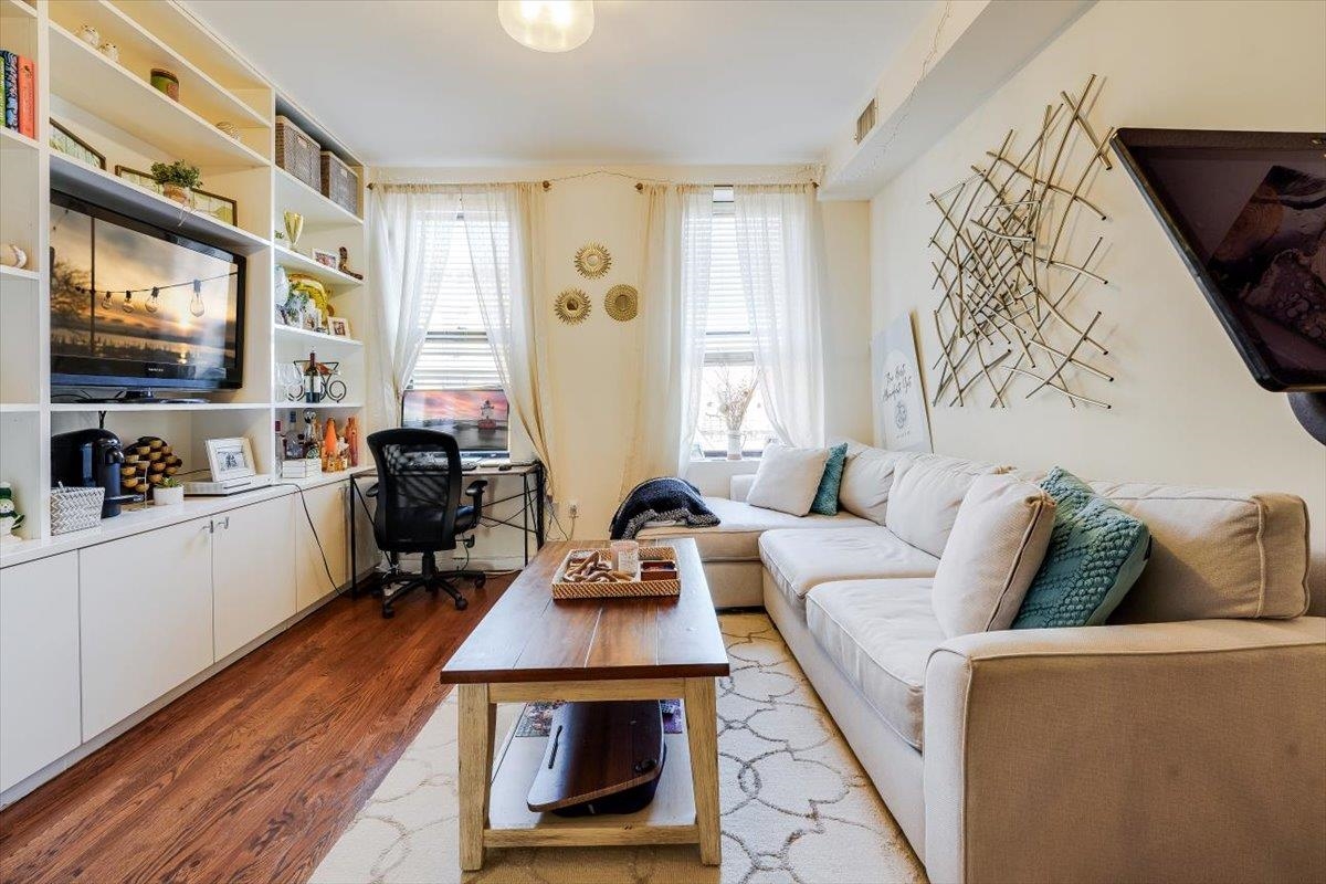129 WILLOW AVE Unit: 4L
