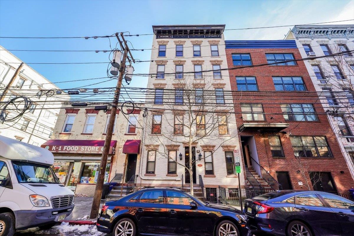 129 WILLOW AVE Unit: 4L