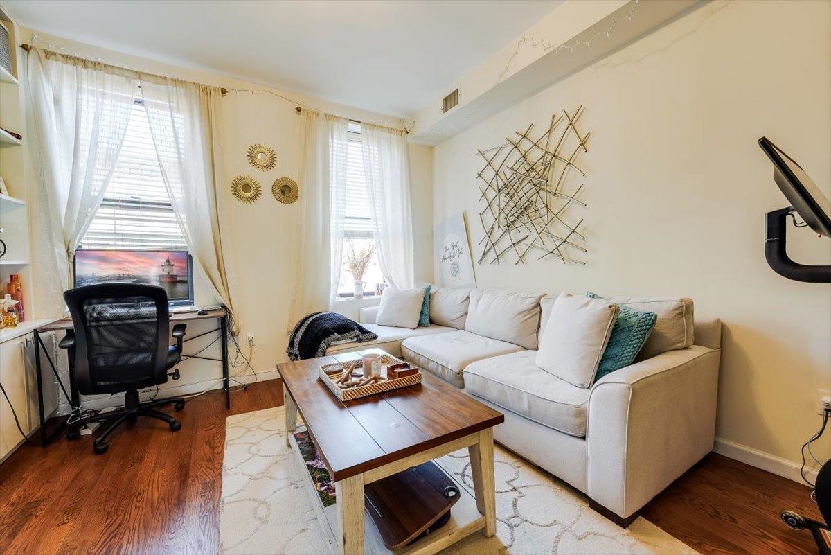 129 WILLOW AVE Unit: 4L