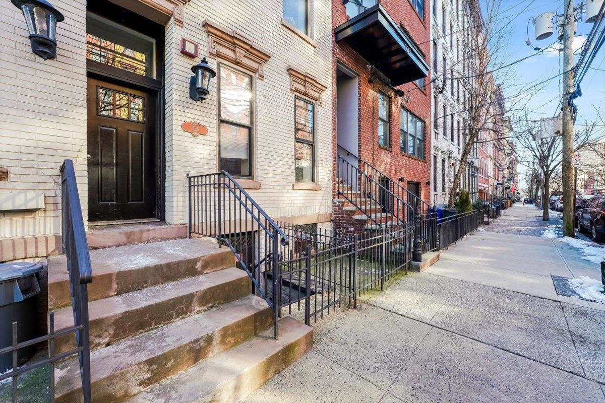 129 WILLOW AVE Unit: 4L