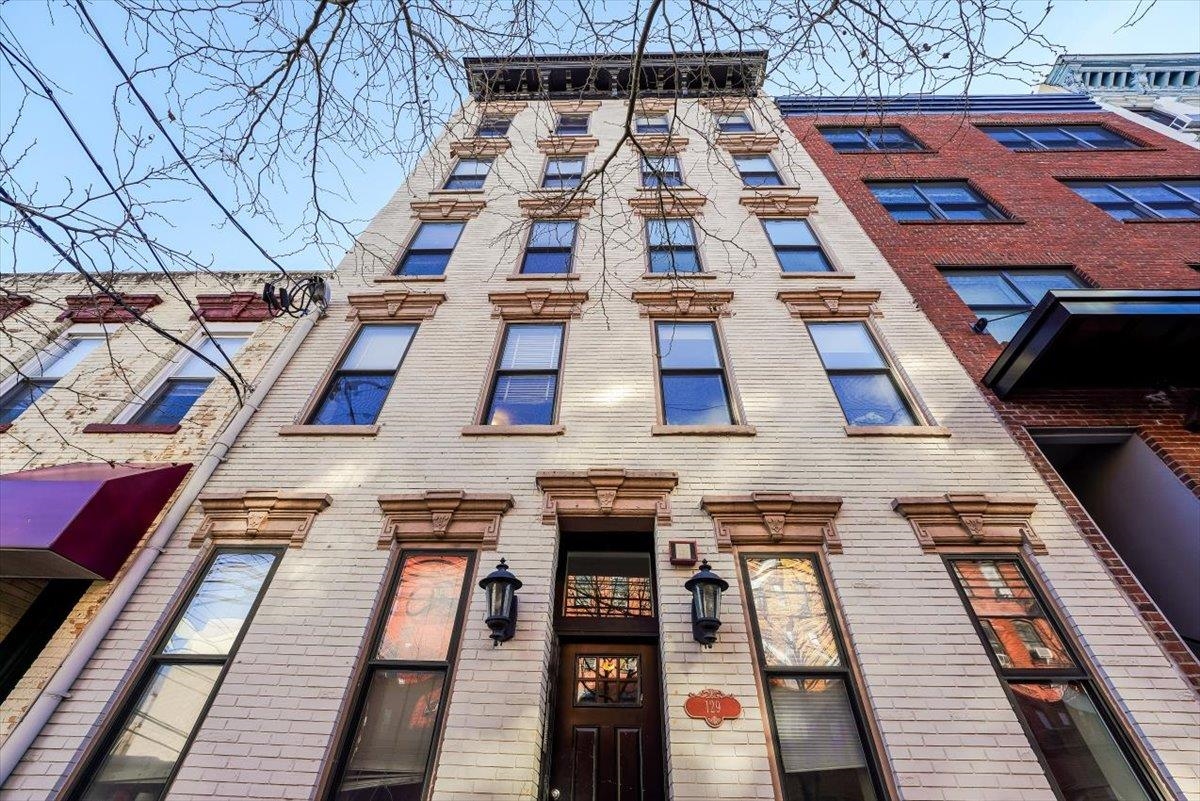 129 WILLOW AVE Unit: 4L