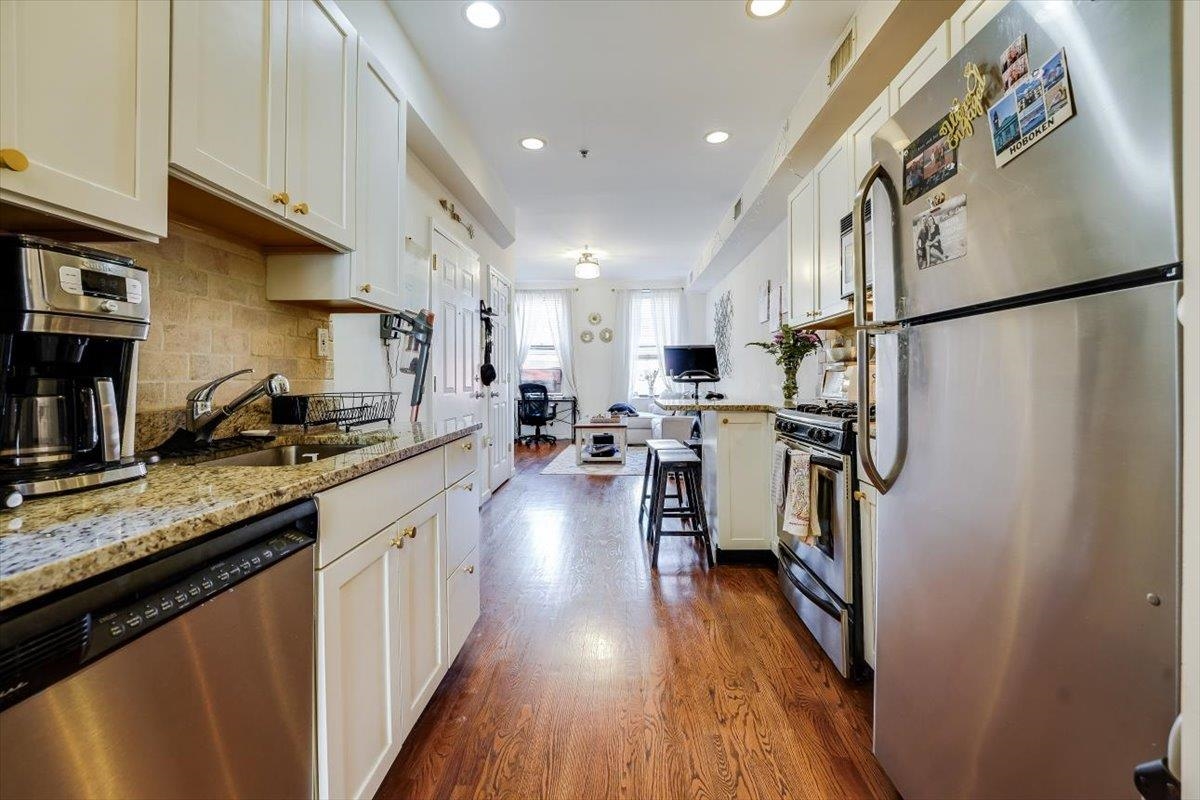 129 WILLOW AVE Unit: 4L
