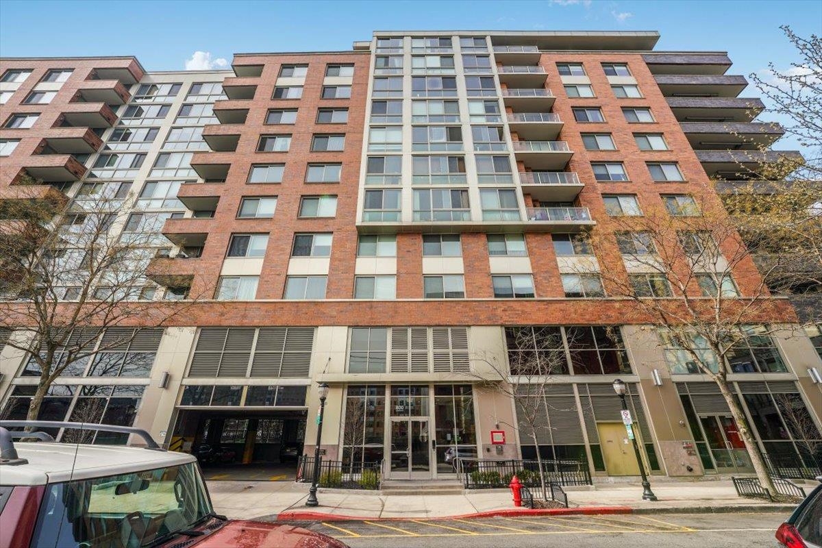 800 JACKSON ST Unit: 811