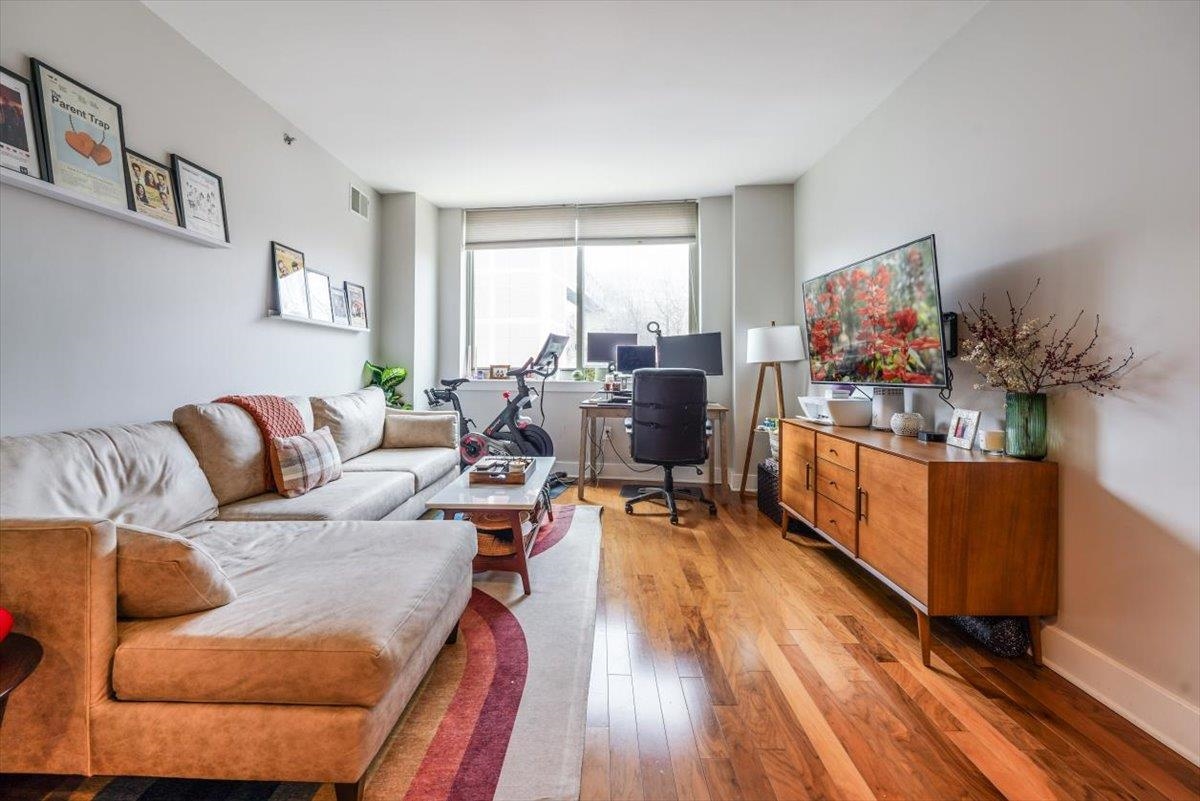 800 JACKSON ST Unit: 811