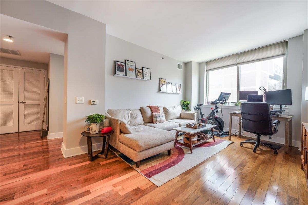 800 JACKSON ST Unit: 811