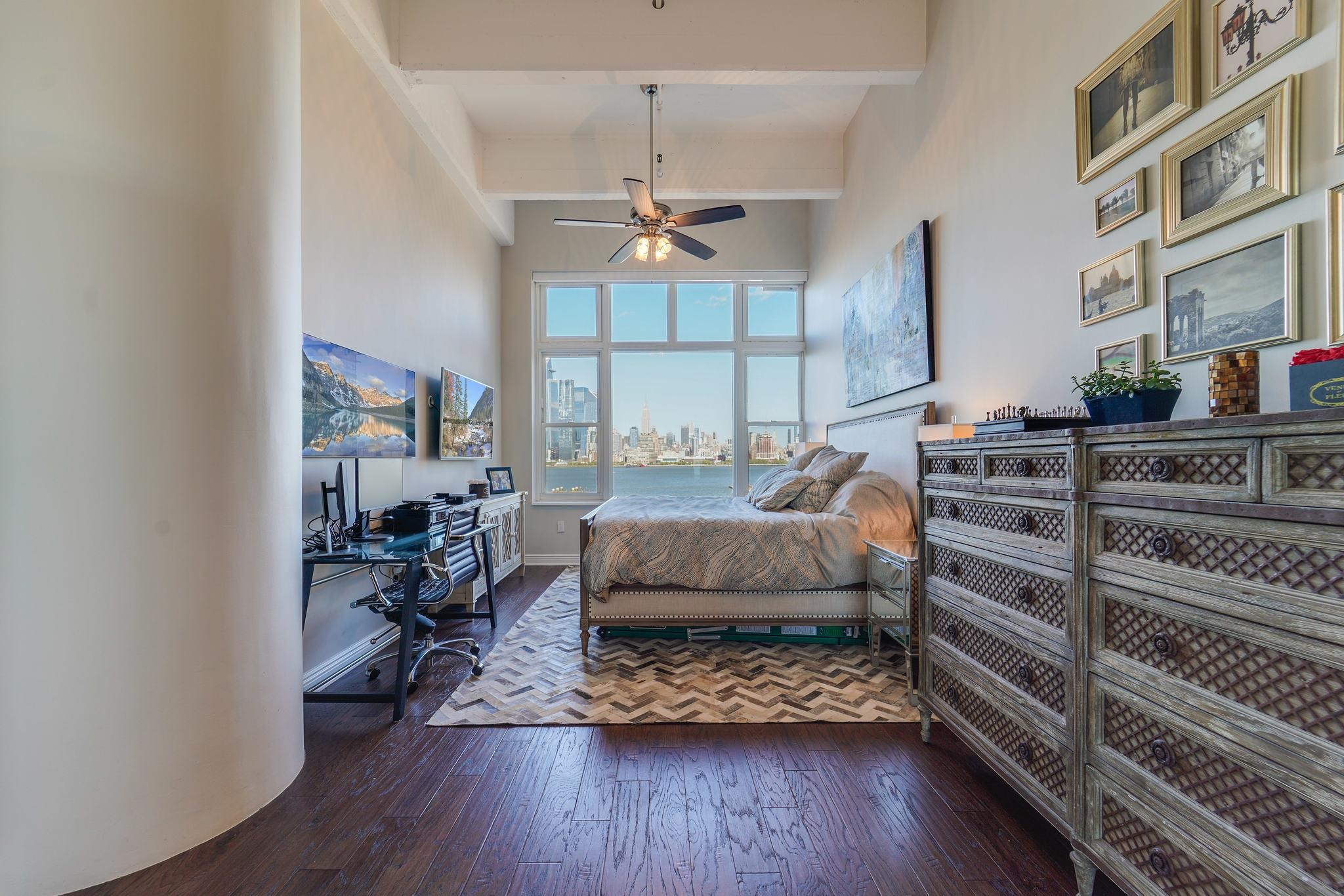 1500 HUDSON ST Unit: 4i