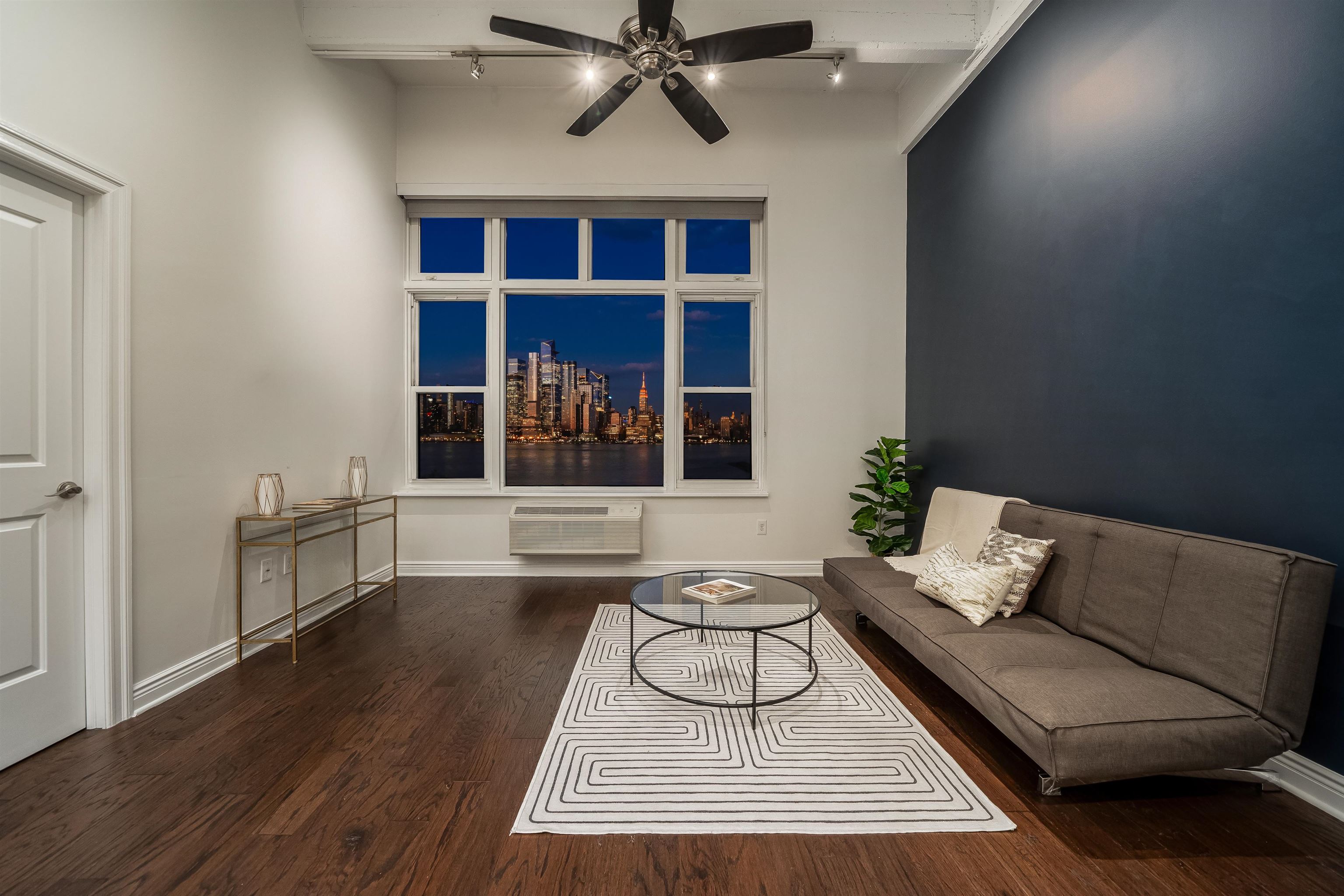 1500 HUDSON ST Unit: 4i