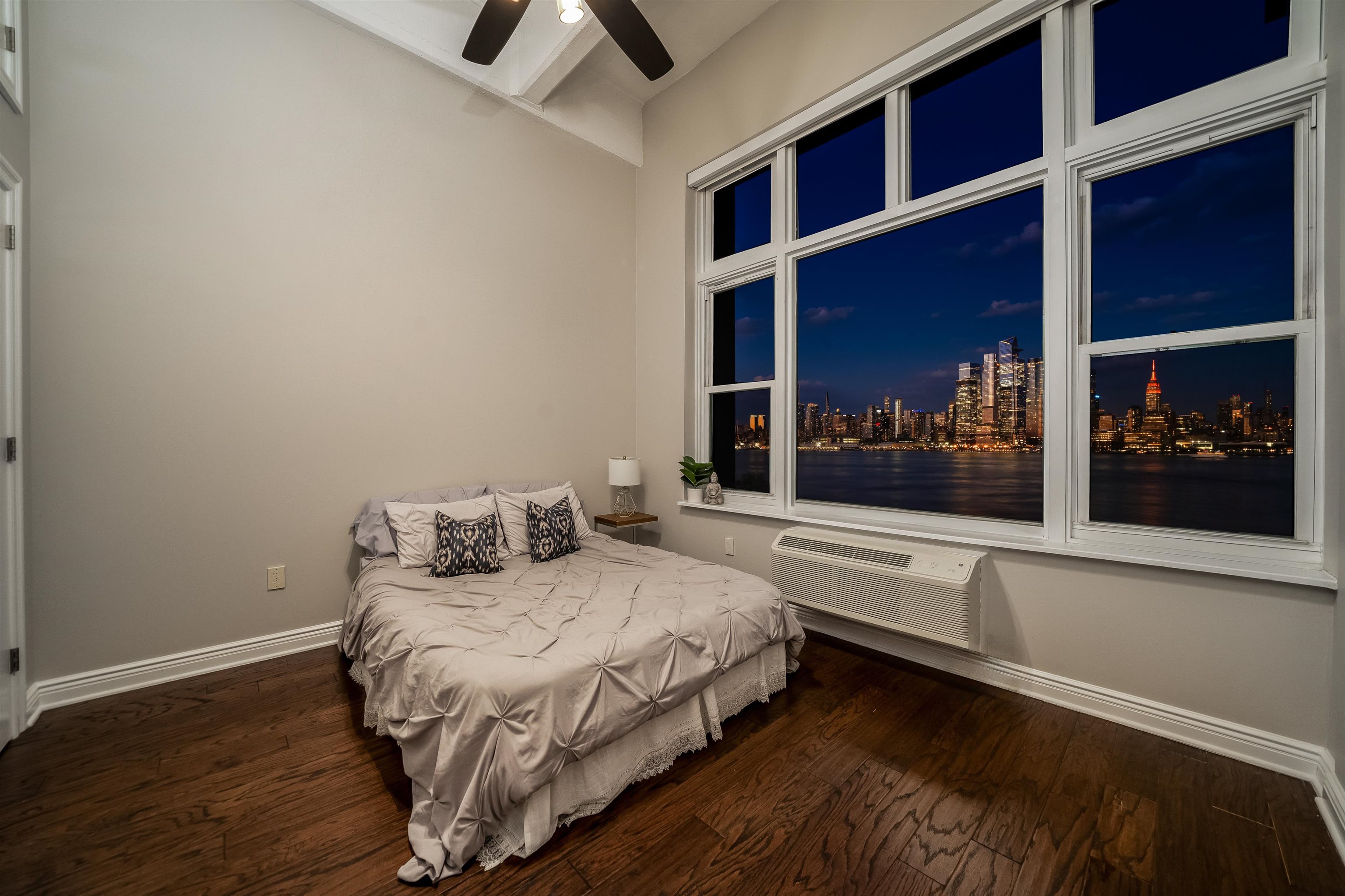 1500 HUDSON ST Unit: 4i