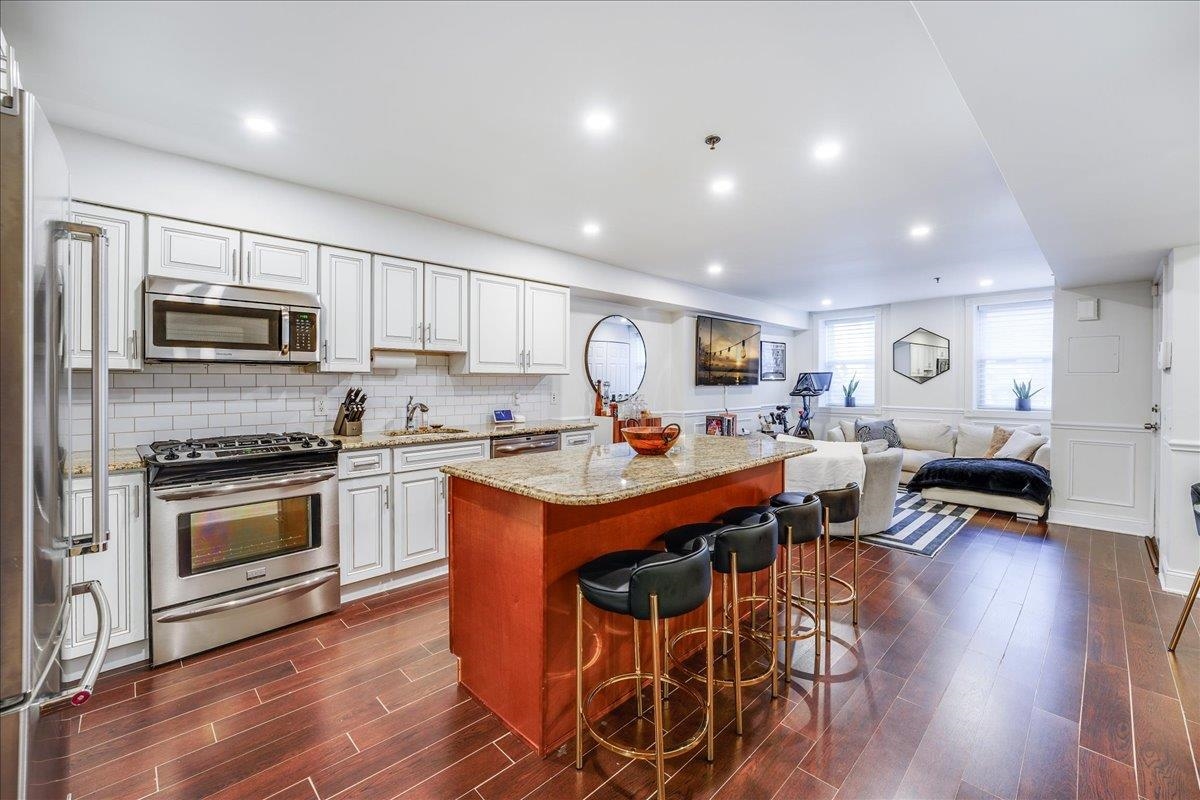 238 GROVE ST Unit: 1