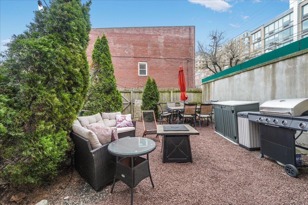 238 GROVE ST Unit: 1