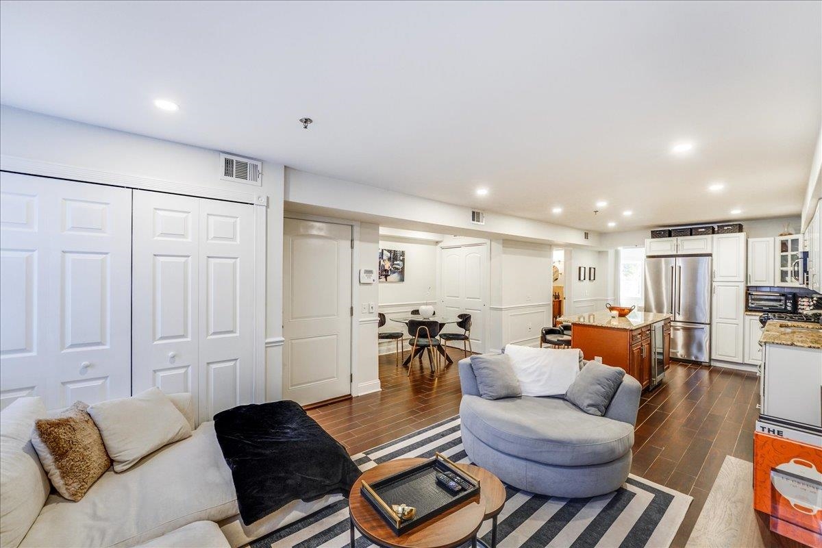 238 GROVE ST Unit: 1
