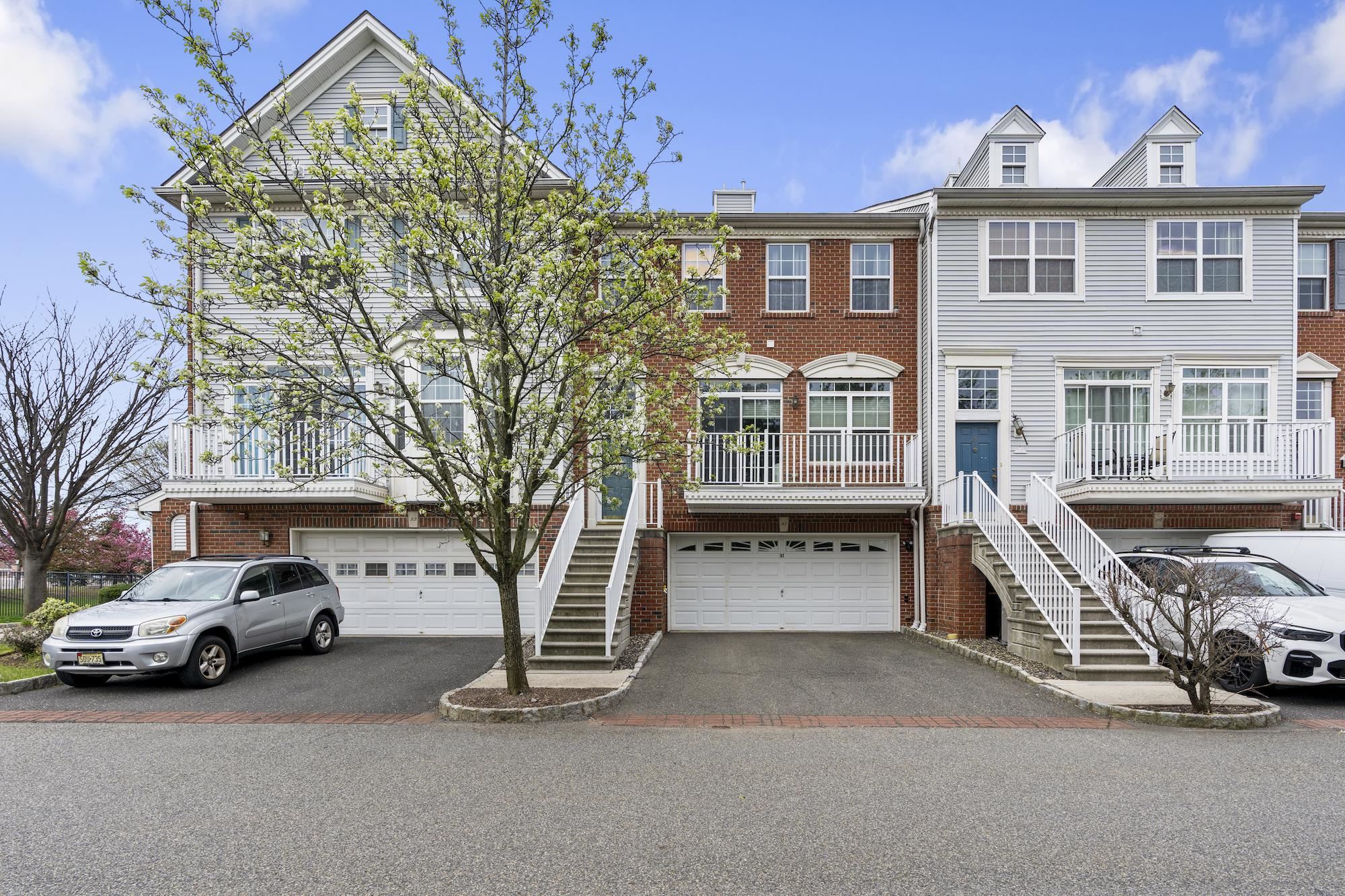 31 HUDSON CT