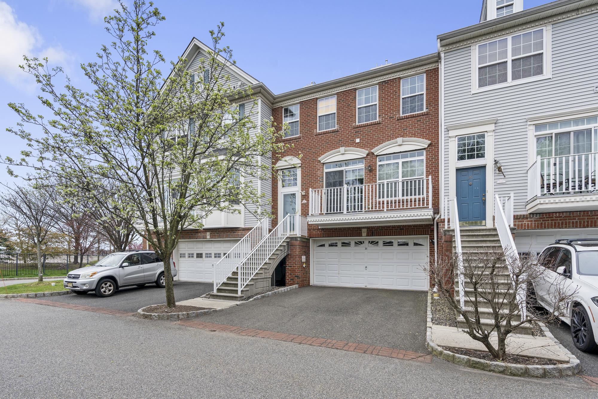 31 HUDSON CT