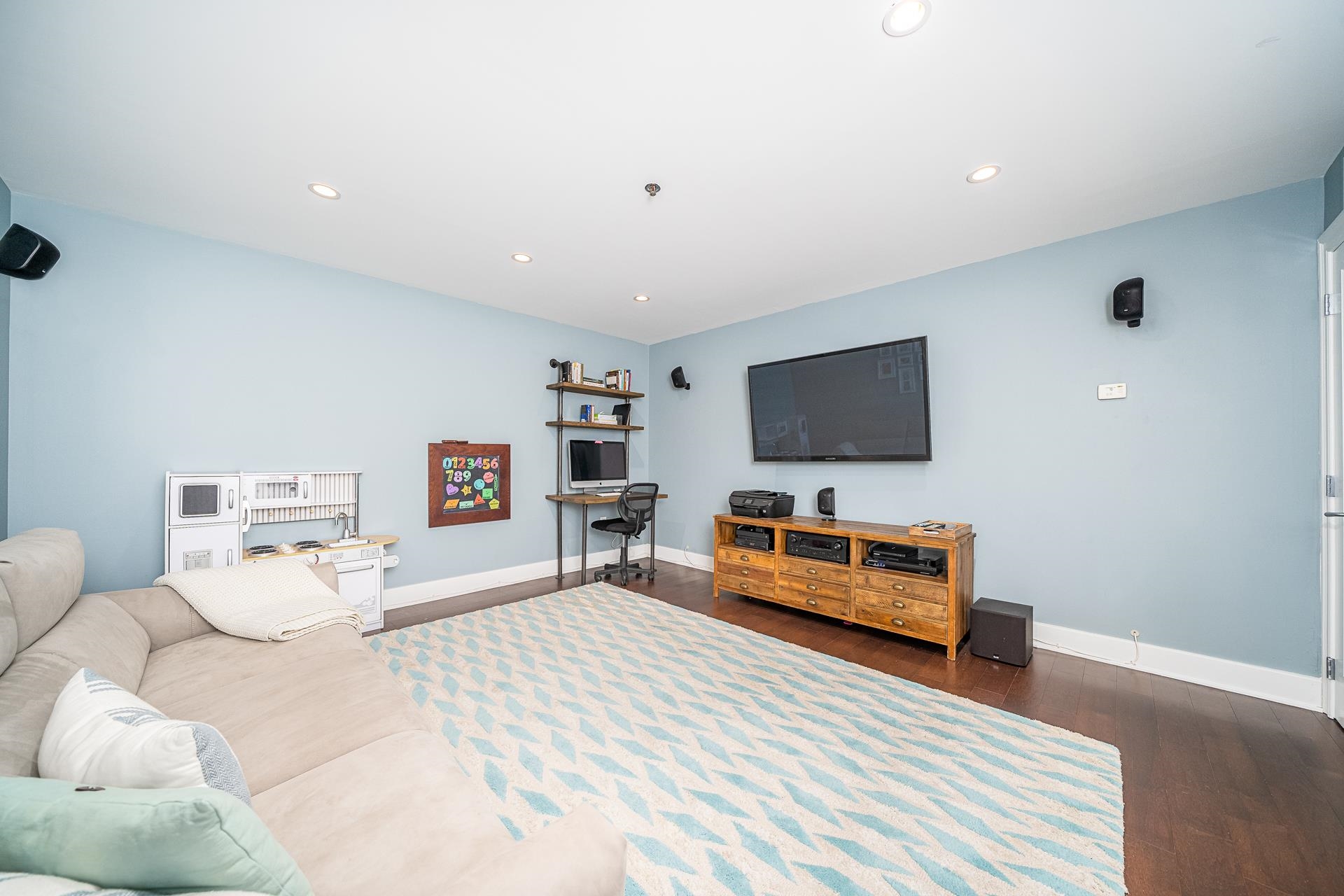 1025 MAXWELL LANE Unit: 304