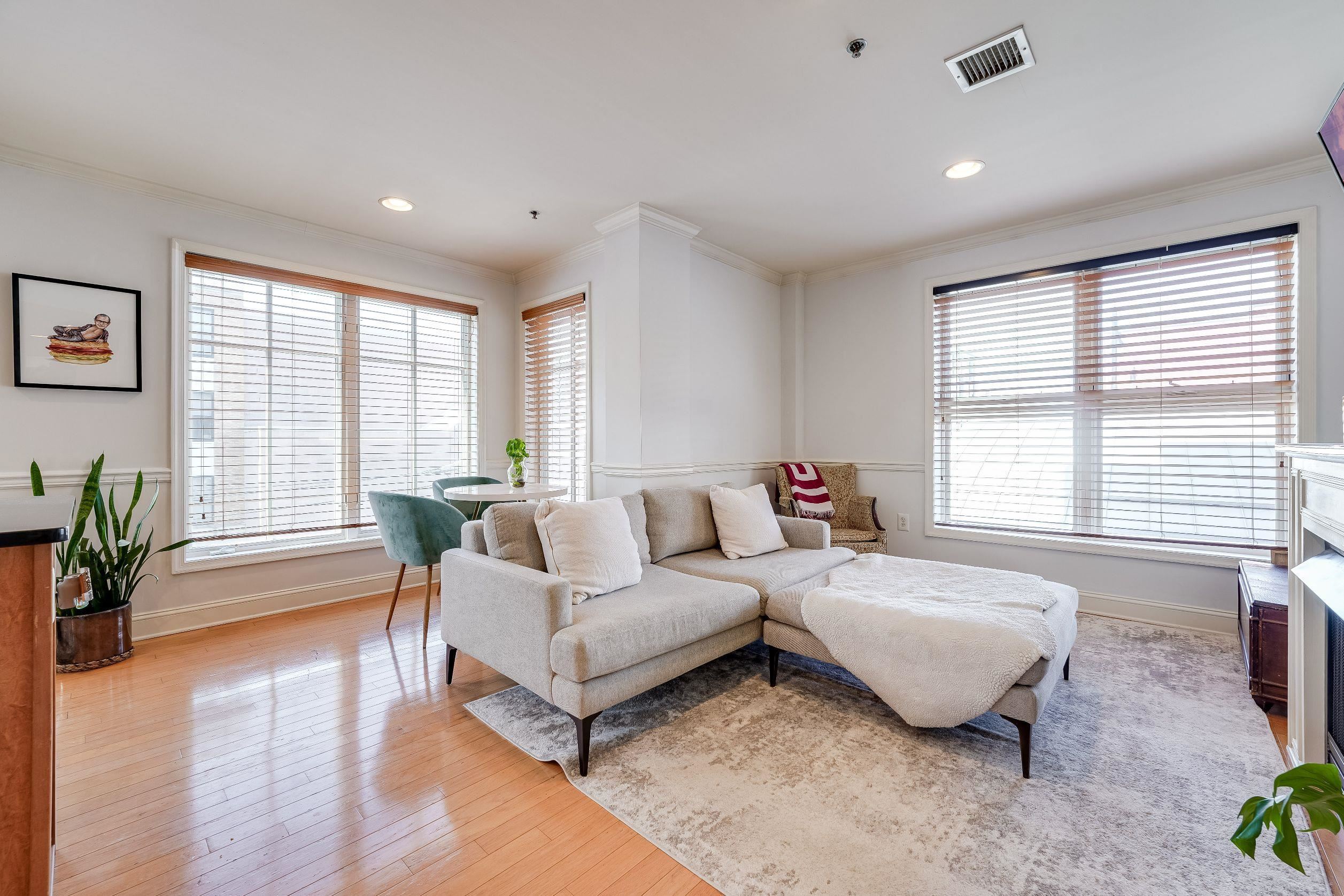 1331 GRAND ST Unit: 411
